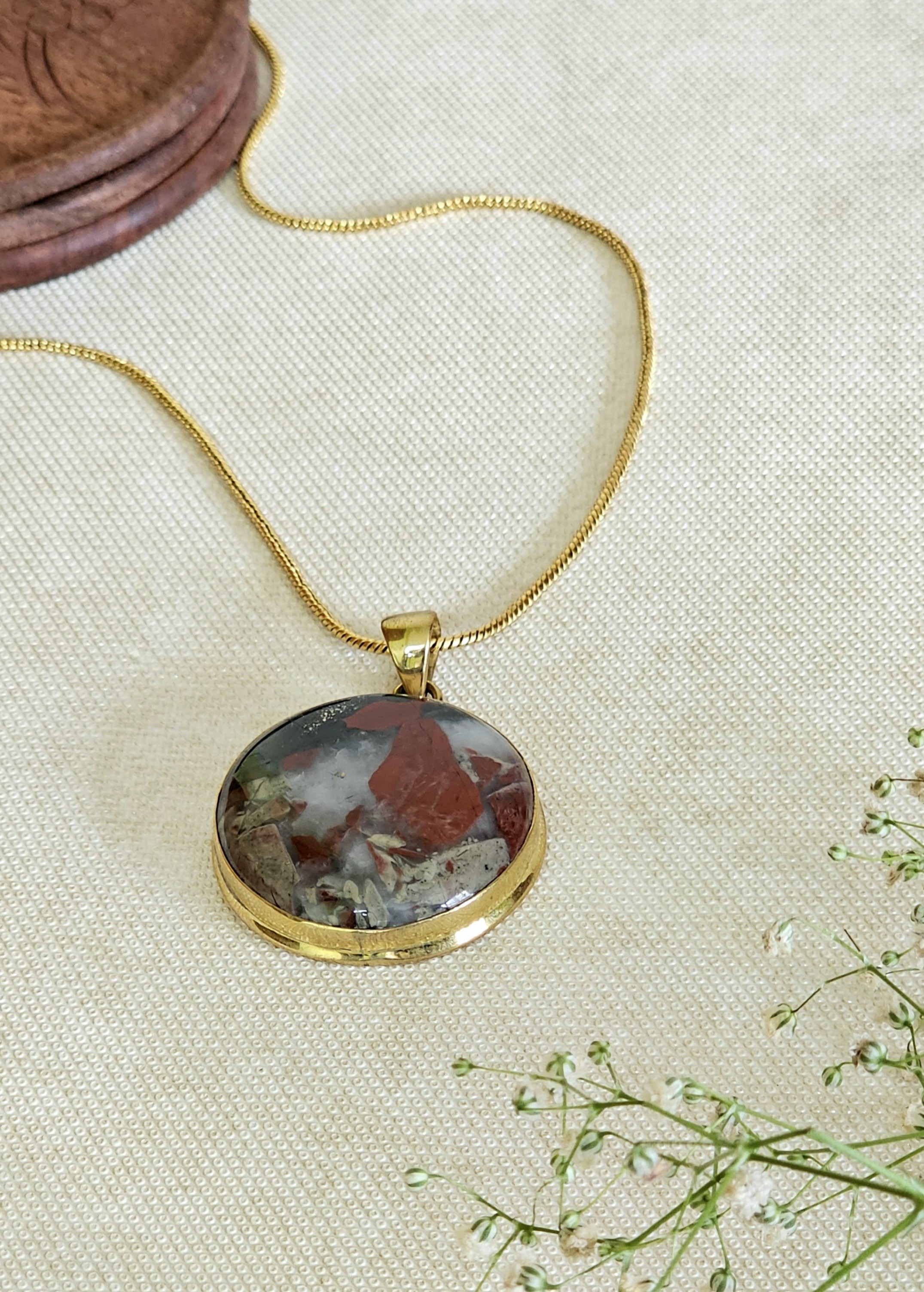 Chhavi Pendant - Jaipur Edit