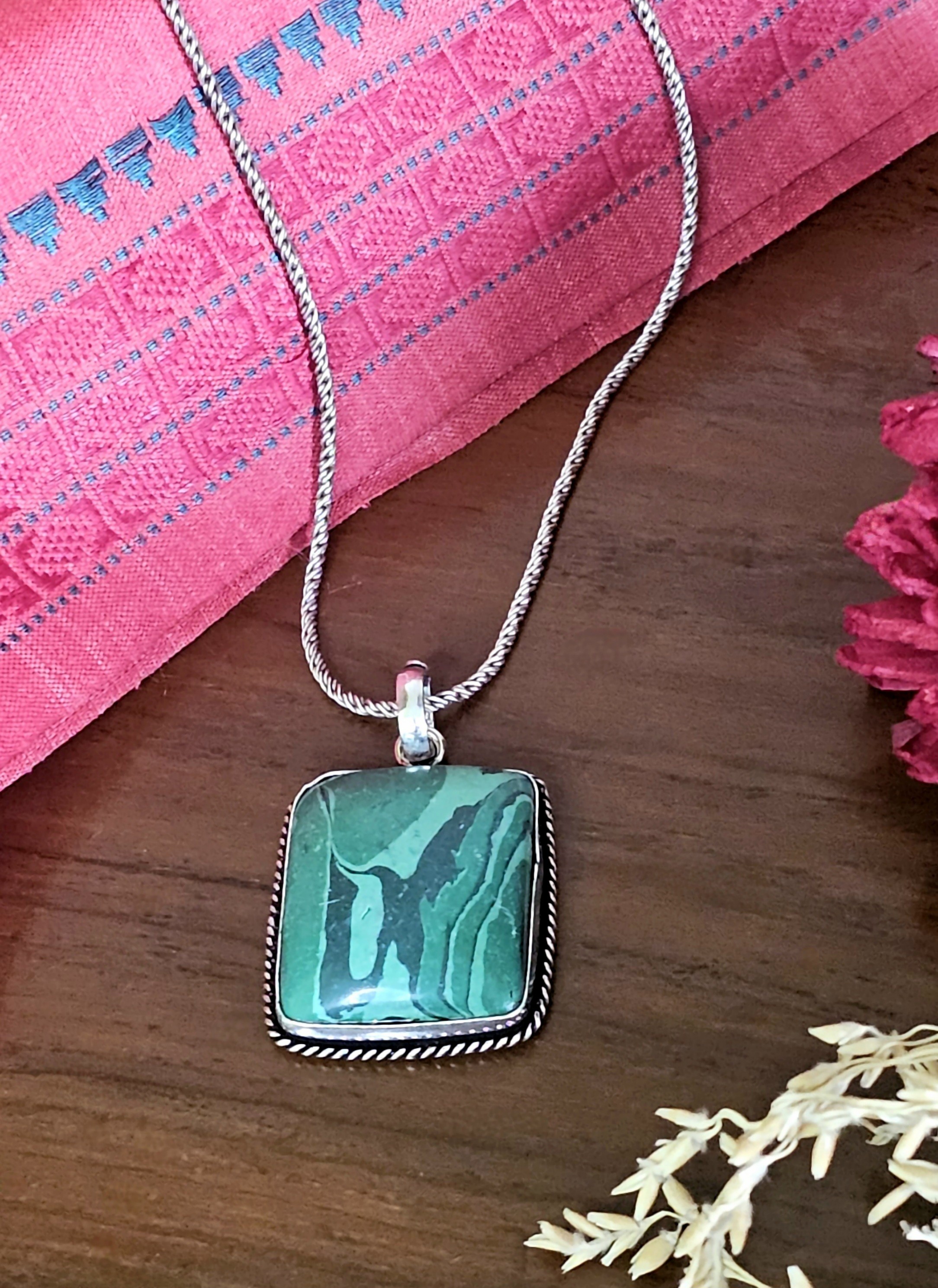 Shilaa Pendant – Jaipur Edit