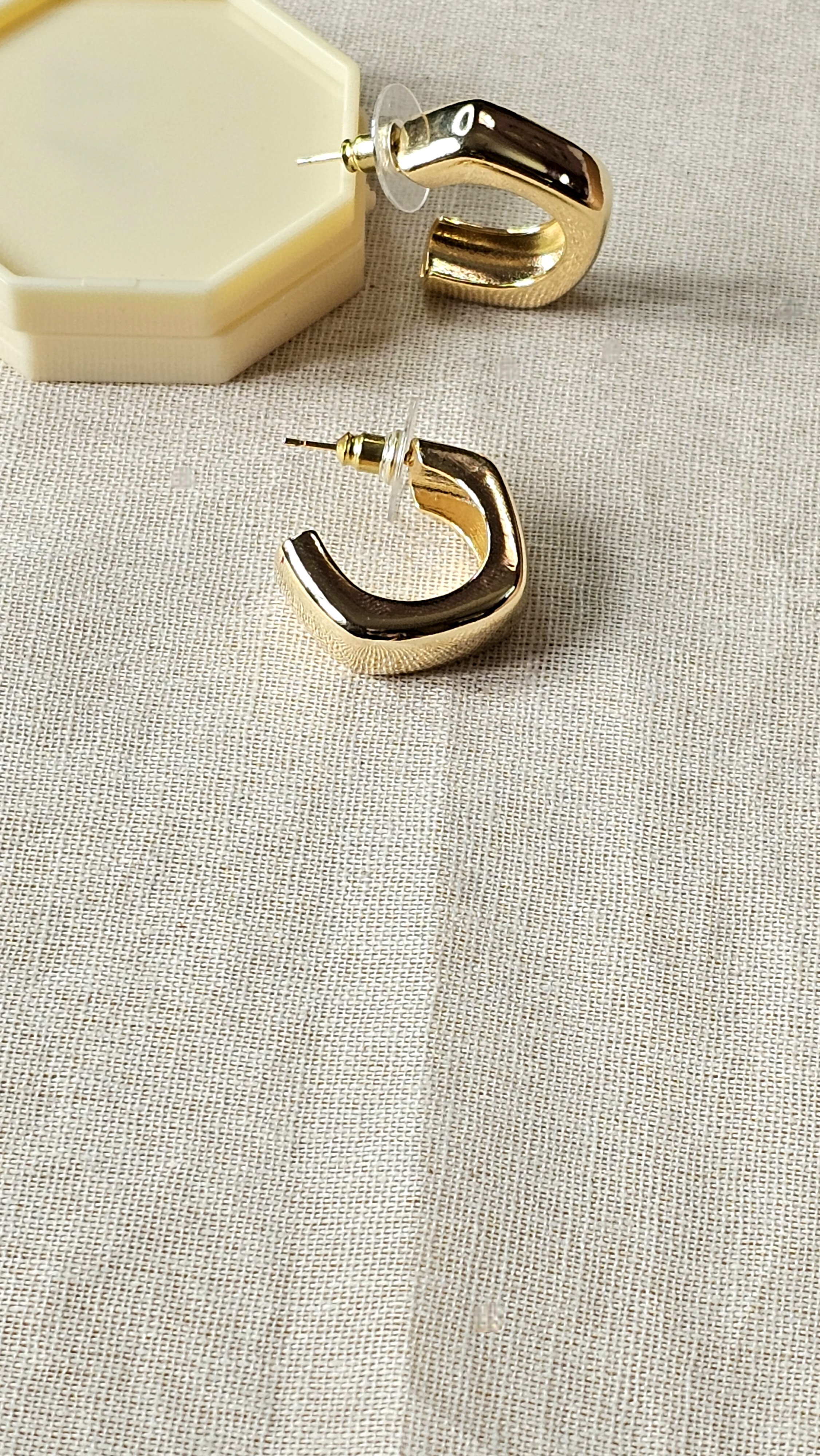 Polygonia Hoops