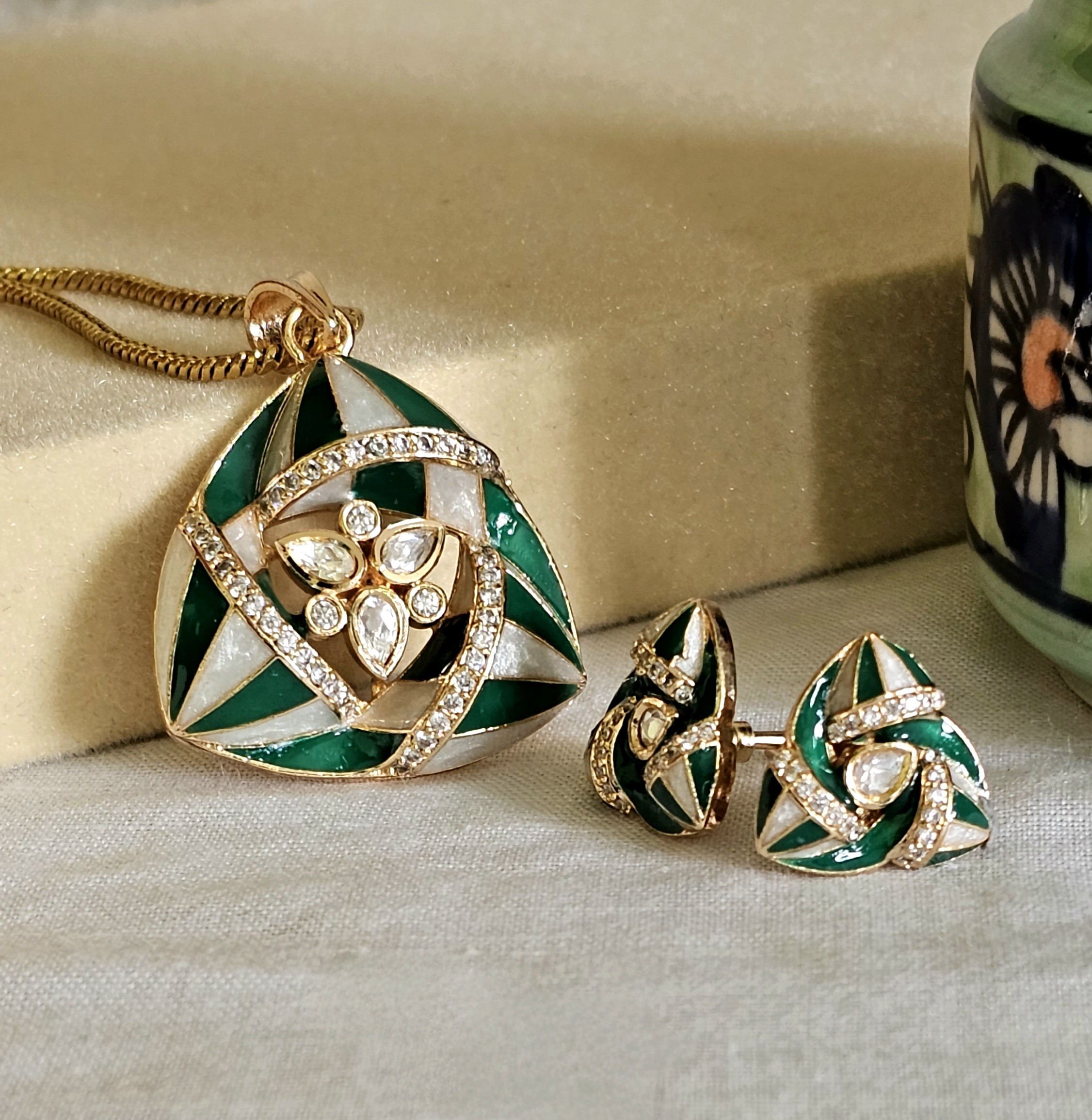 Phirki Pendant Set
