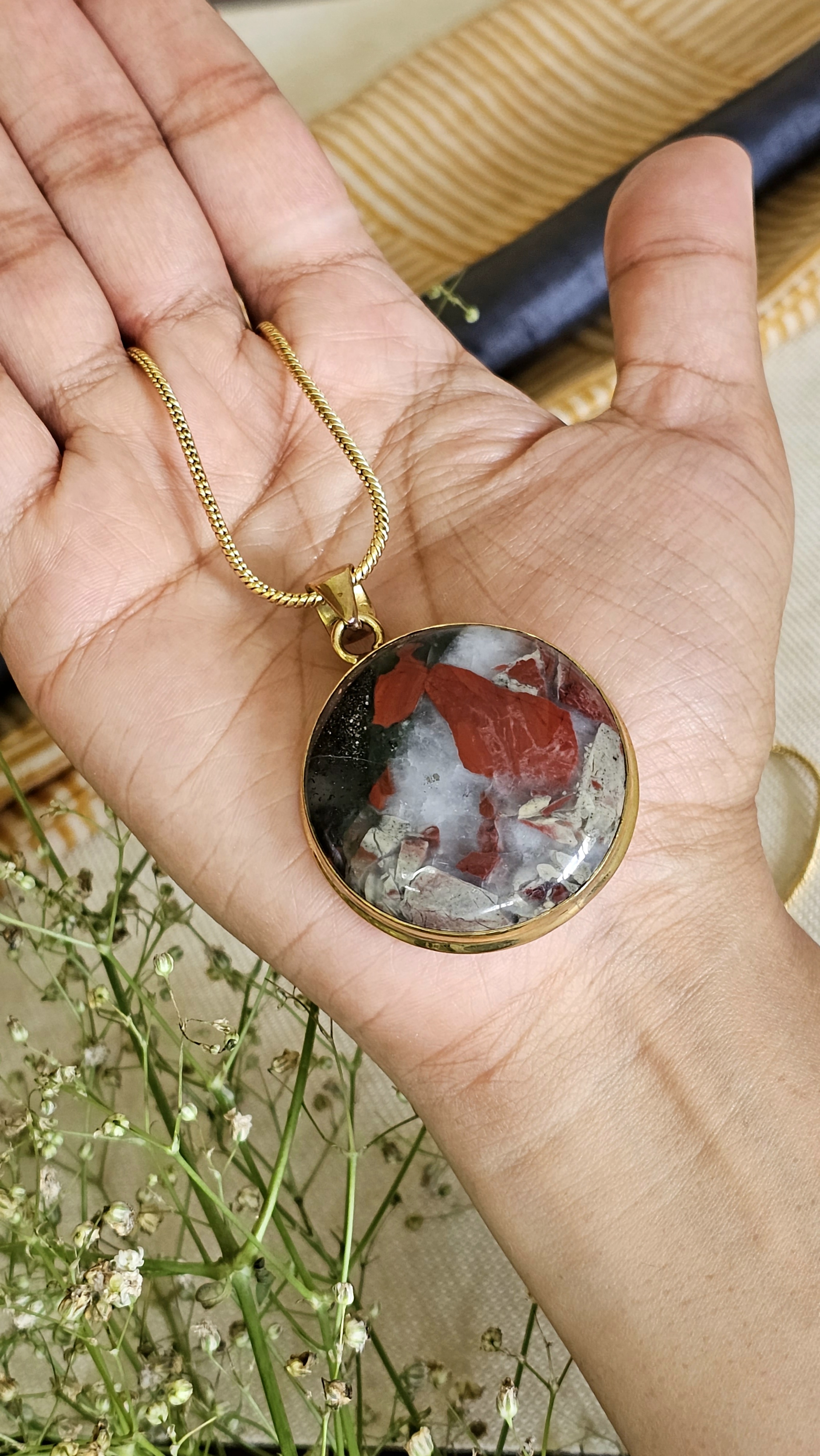 Chhavi Pendant - Jaipur Edit