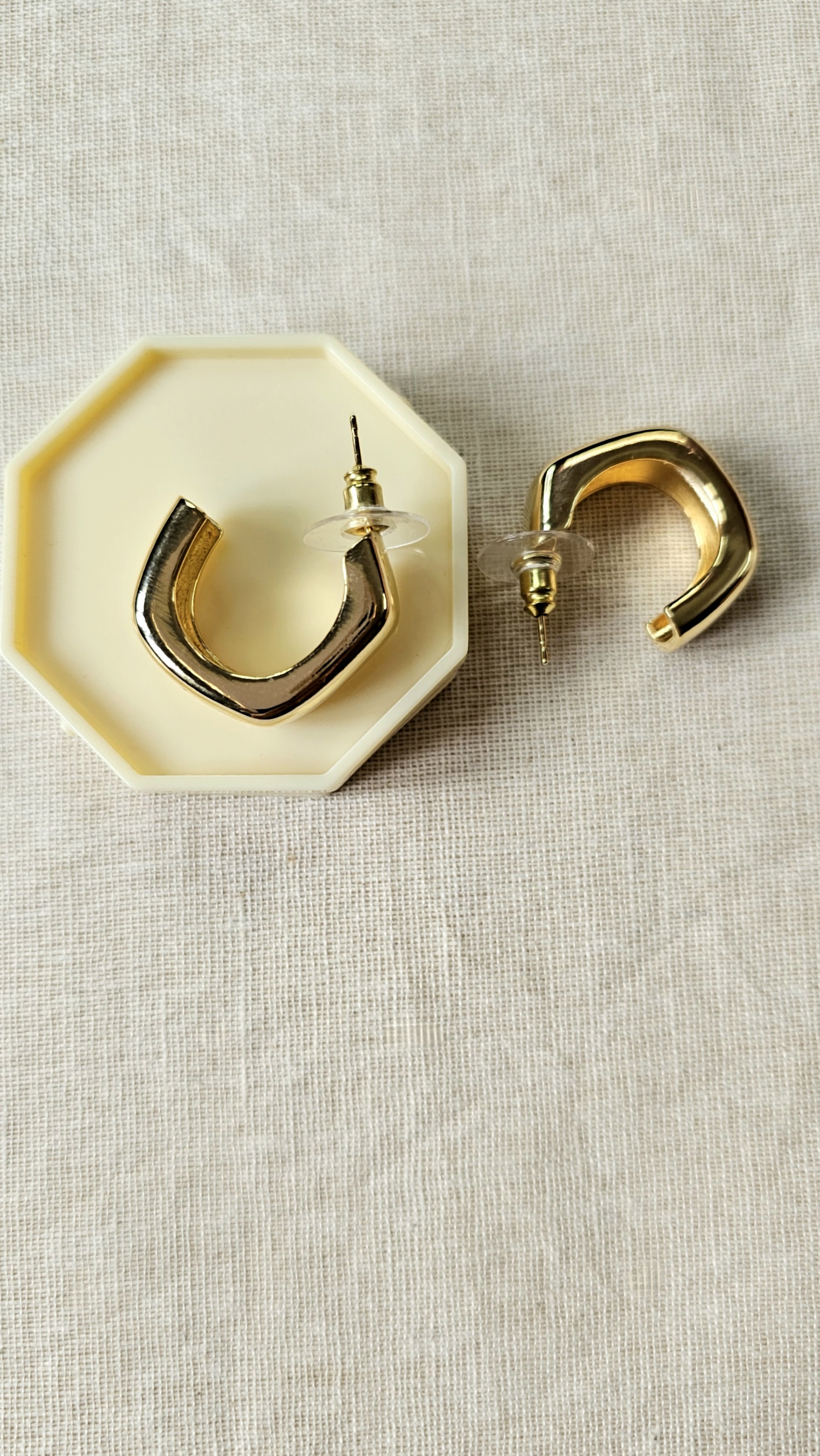 Polygonia Hoops