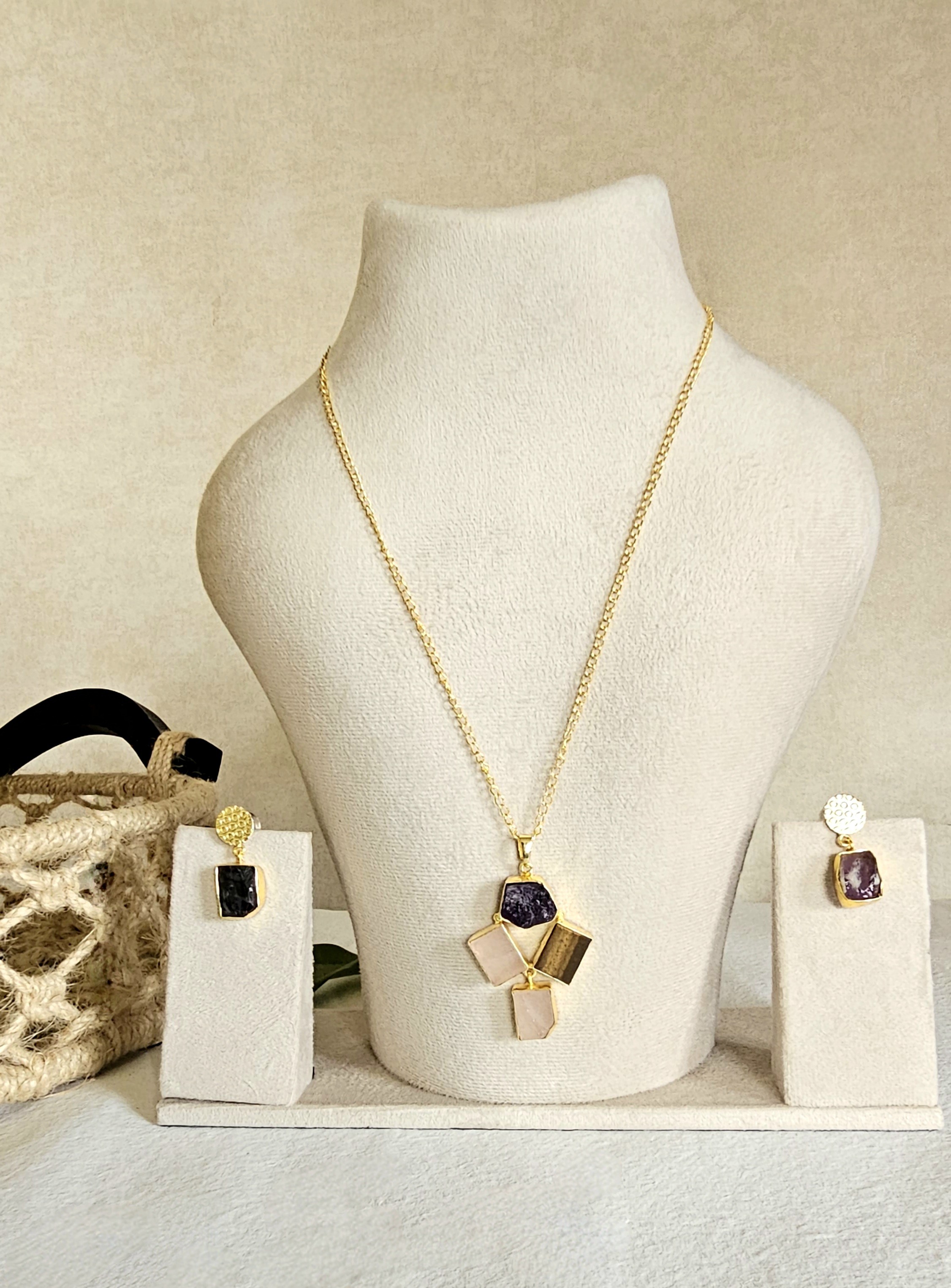 Tatva Pendant Set