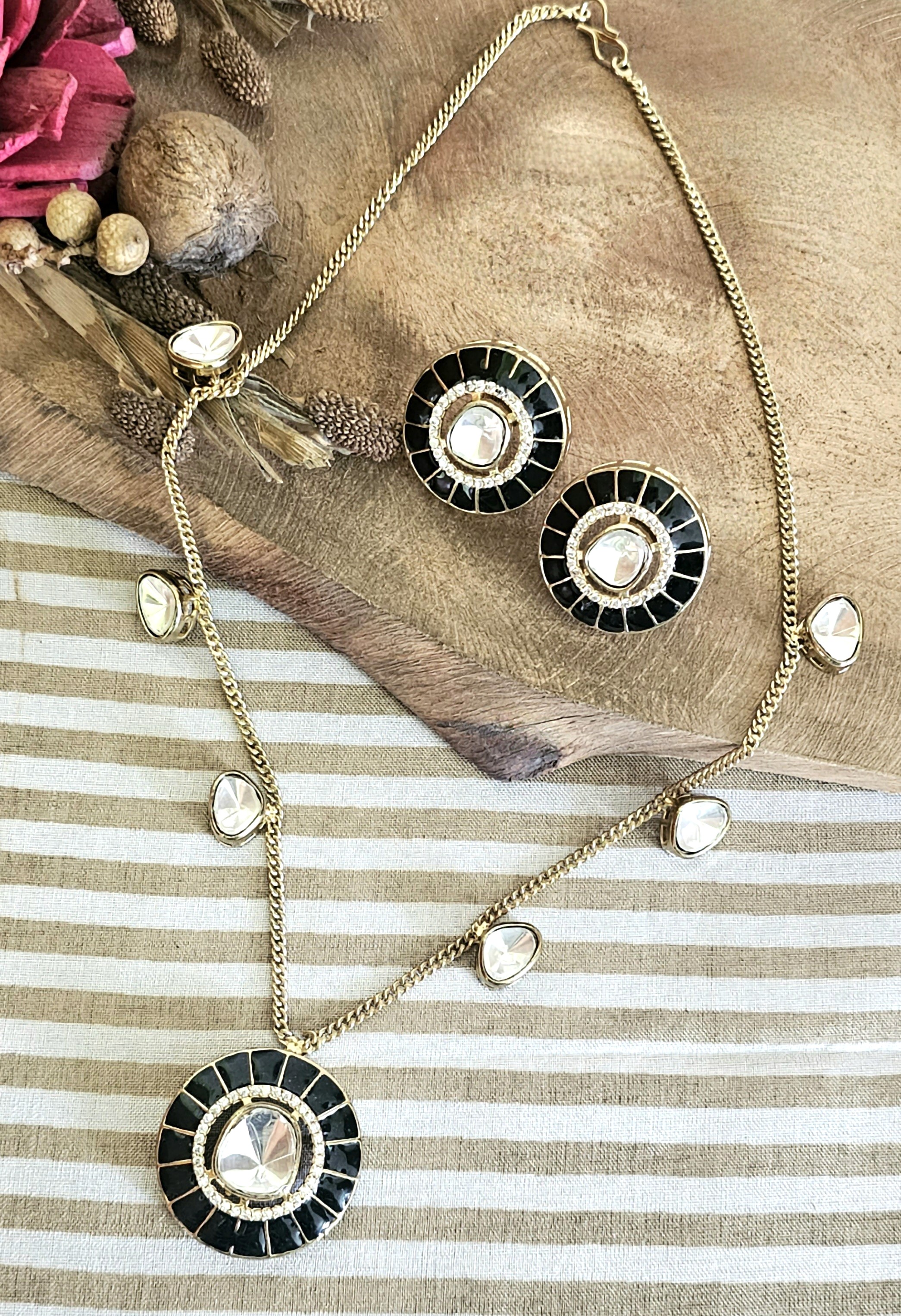 Bindu Necklace Set