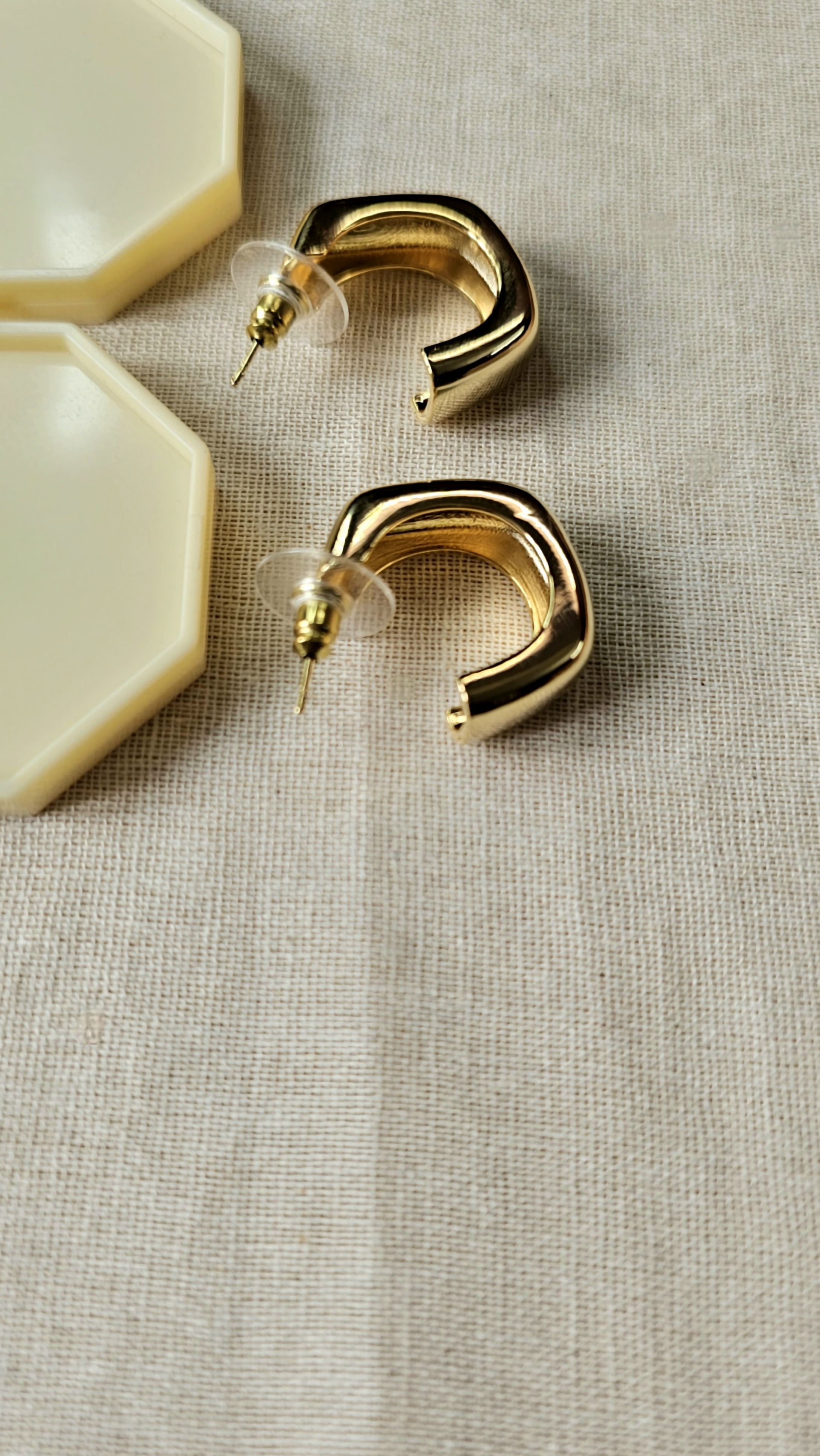 Polygonia Hoops