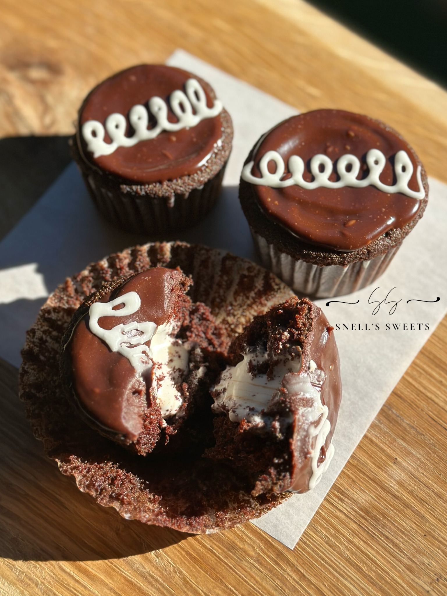 Homemade Hostess-Style Cupcakes 