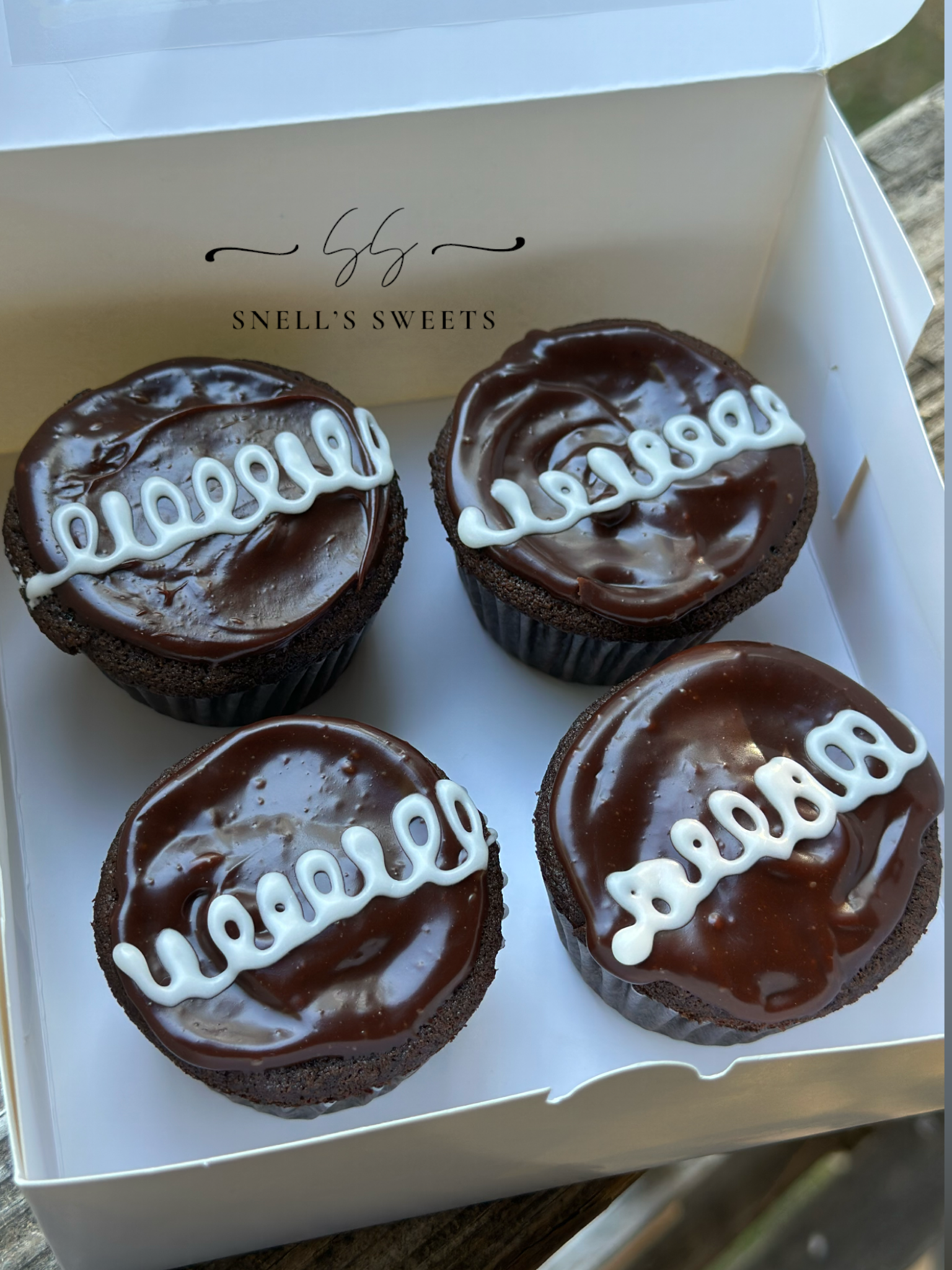 Homemade Hostess-Style Cupcakes 