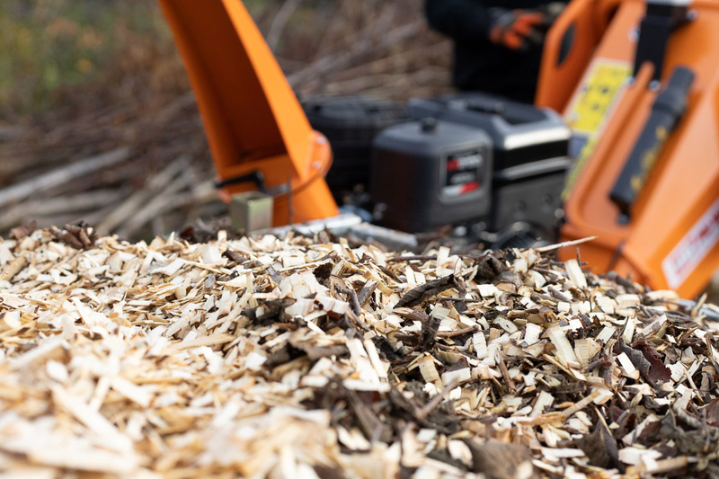 ŠAKŲ SMULKINTUVAS su elektriniu starteriu