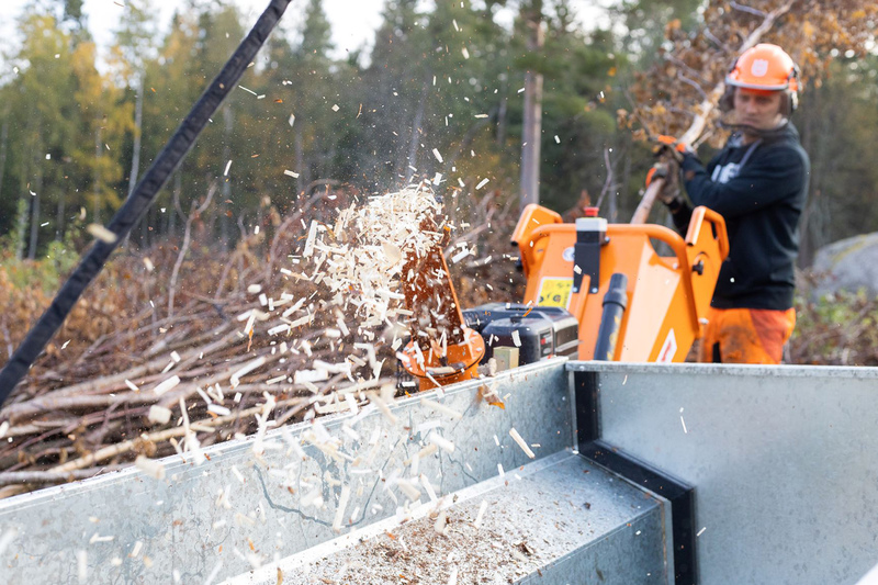 ŠAKŲ SMULKINTUVAS su elektriniu starteriu