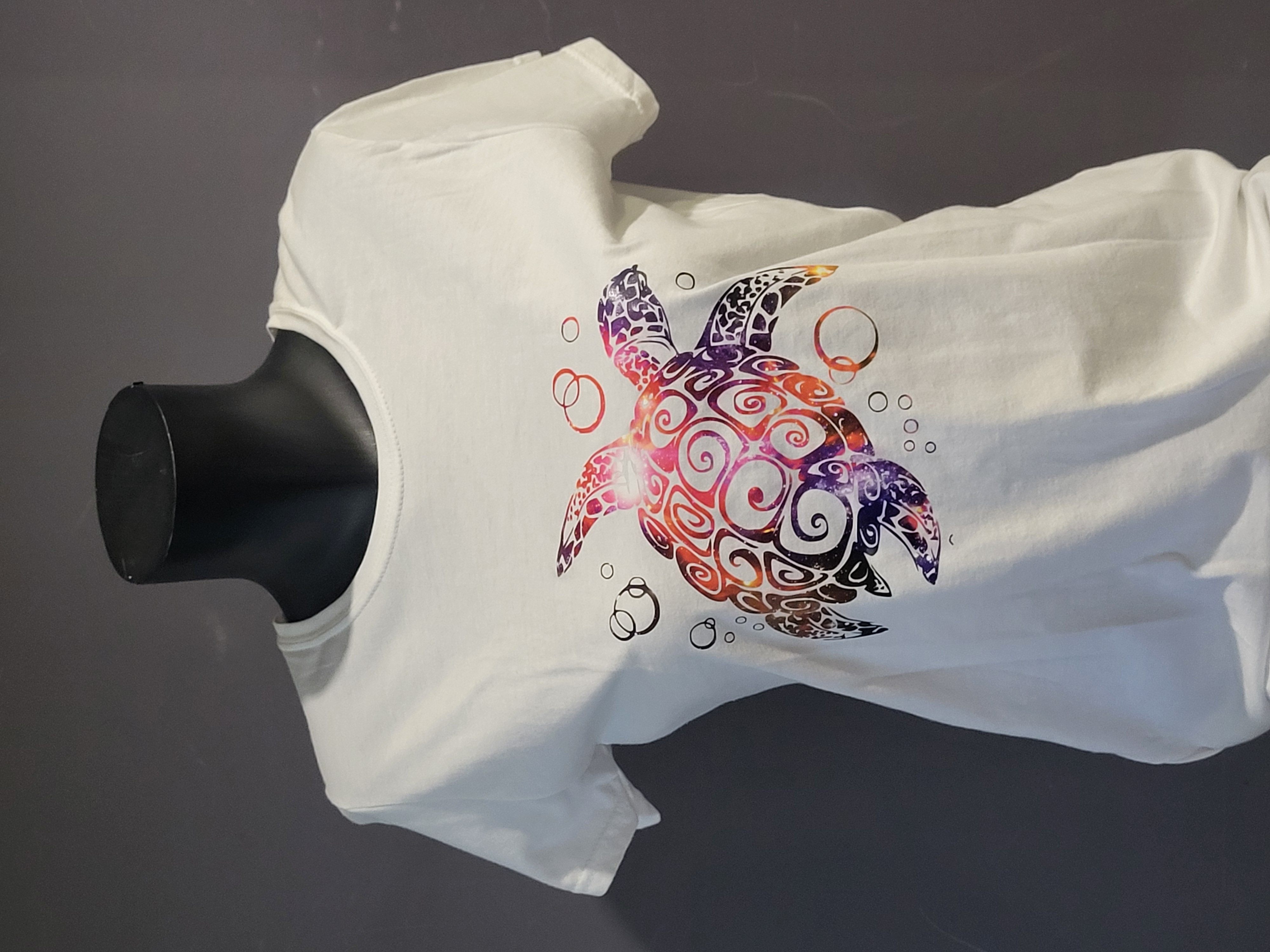 T-shirt femme avec motif de tortue multicolore