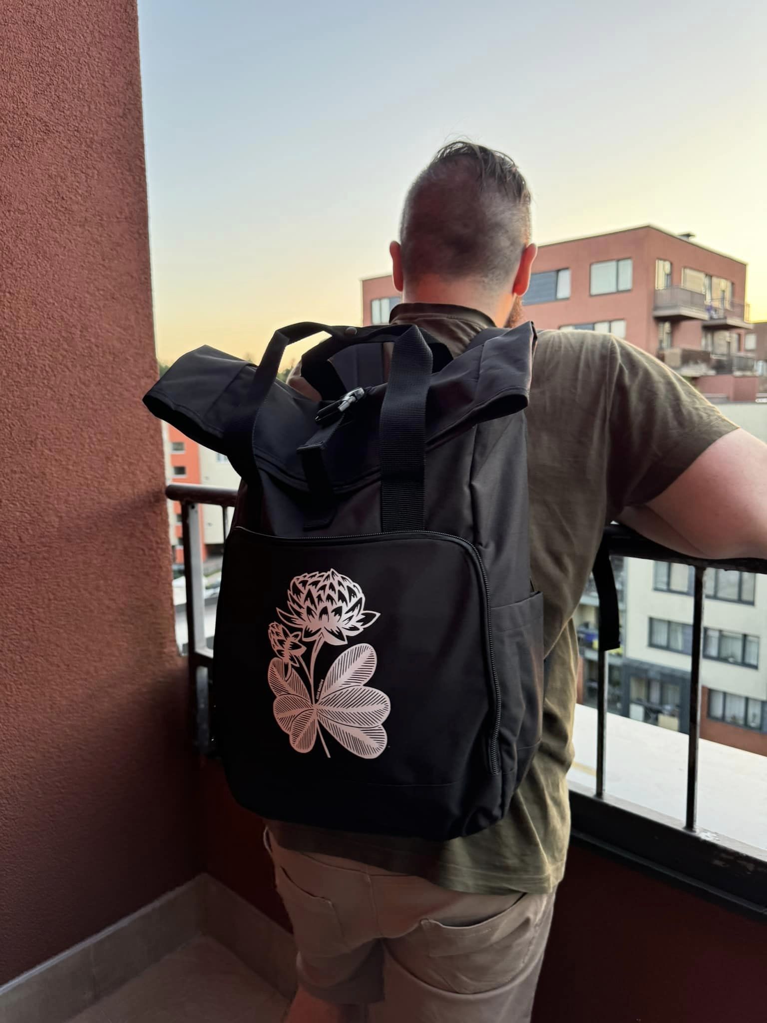 Kuprinė su raižiniu