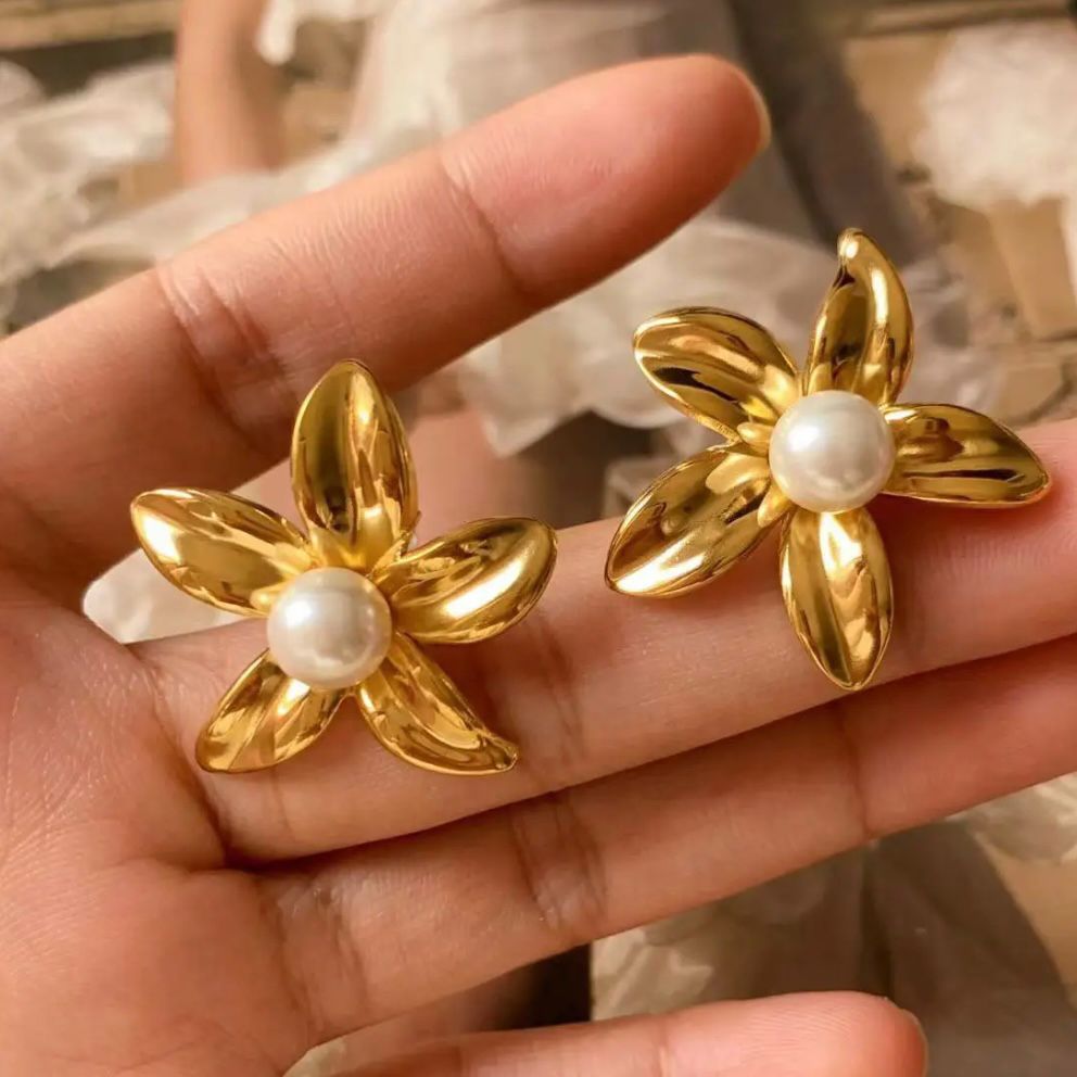 Gold Flower Pearl Earrings - Waterproof