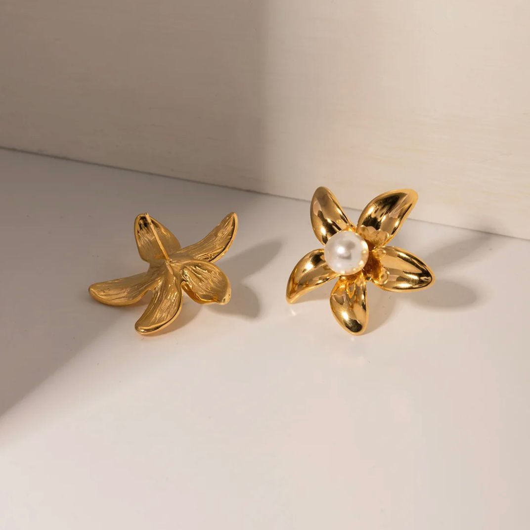 Gold Flower Pearl Earrings - Waterproof