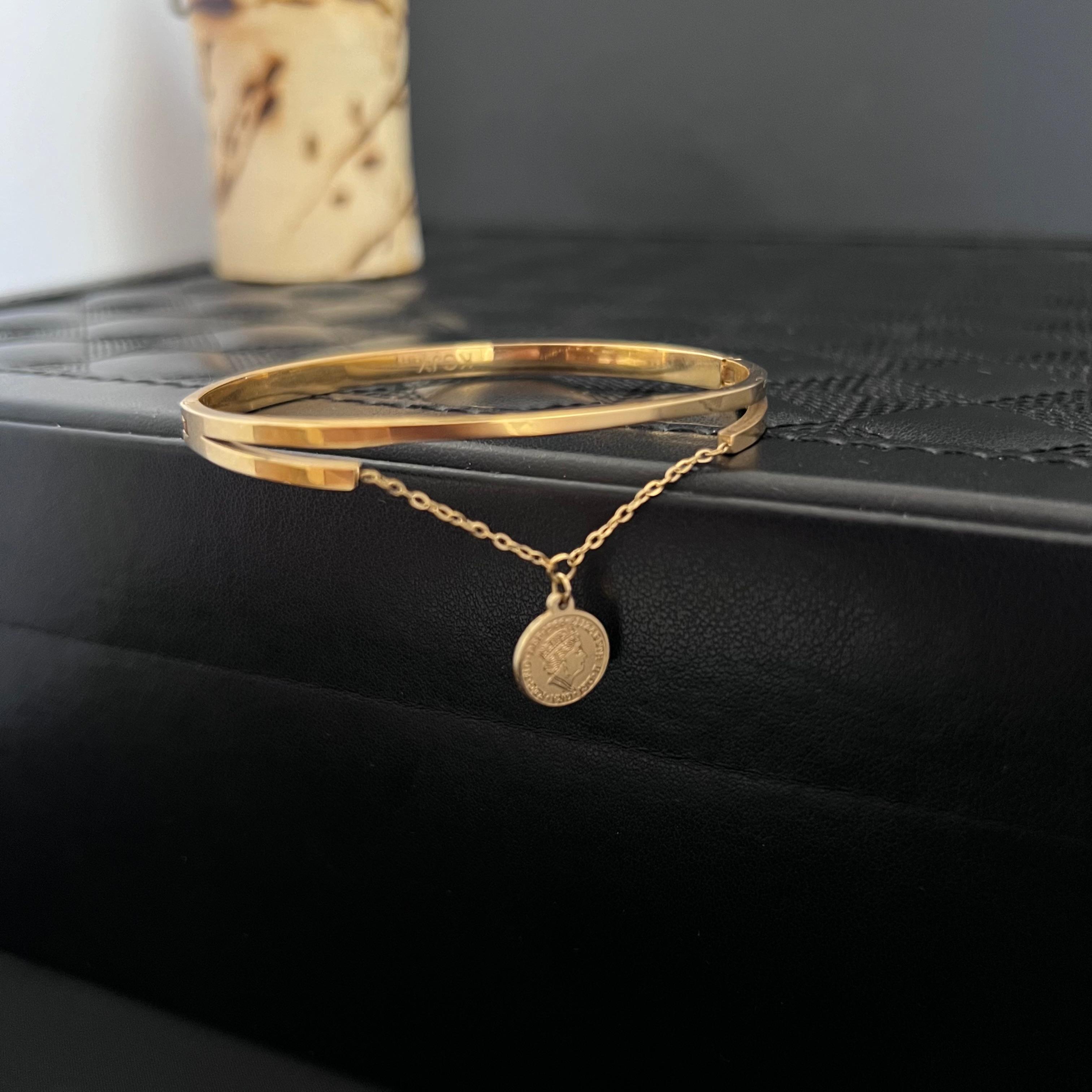 Coin Charm Bracelet - Waterproof - Openable 