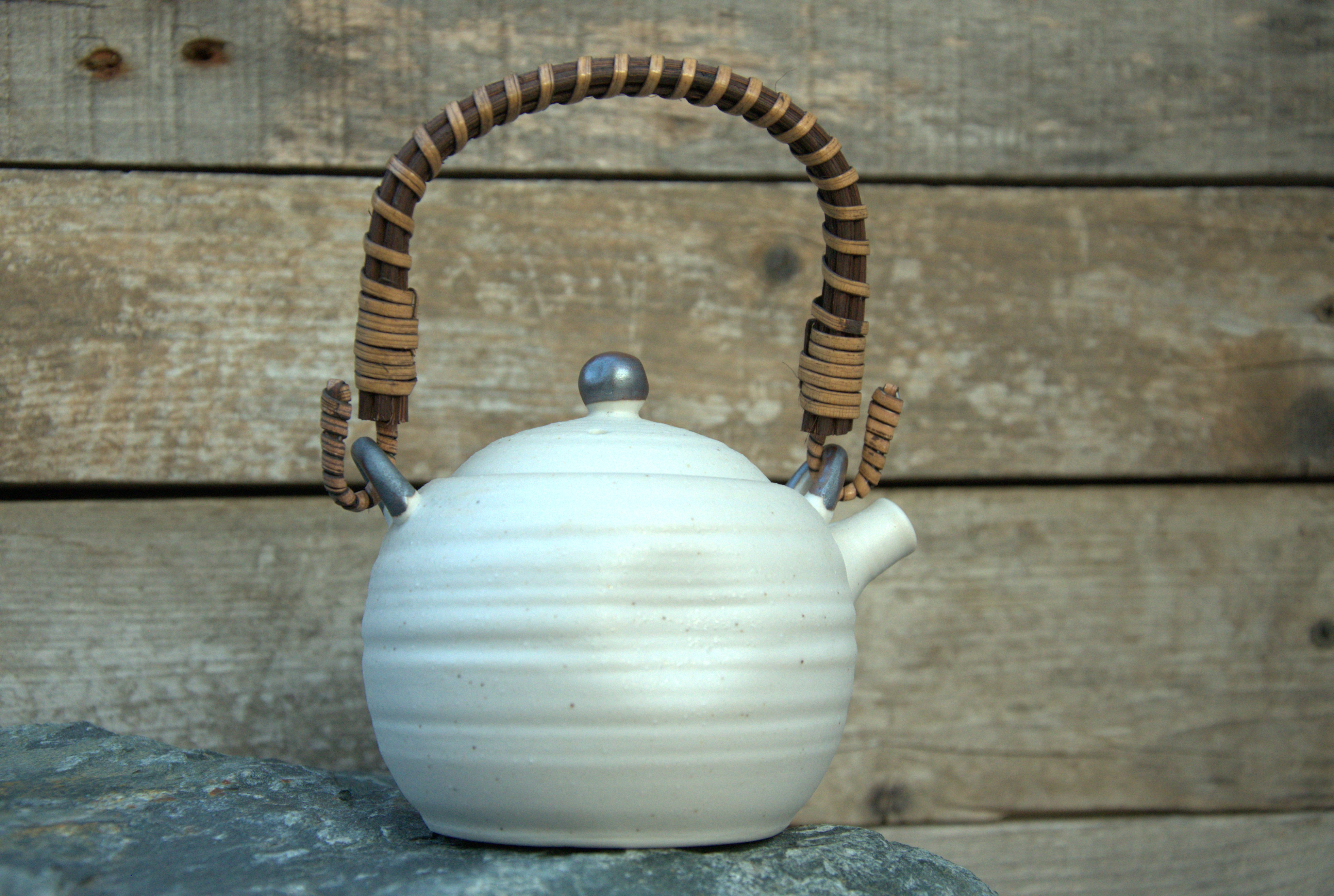 Japanese ceramic teapot, SHIROMARU, White