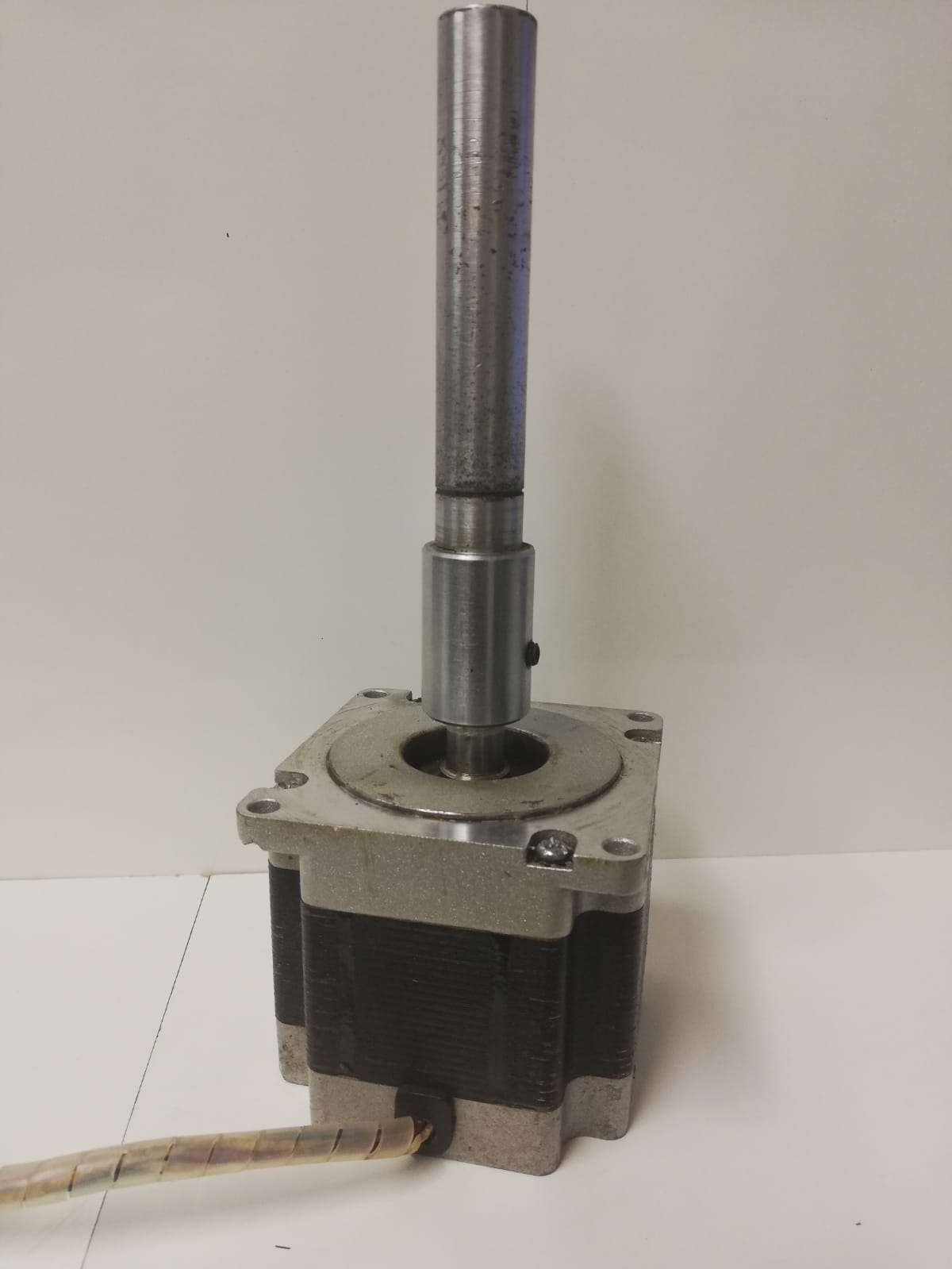 NEMA 34 Stepper Motor with Extended Shaft