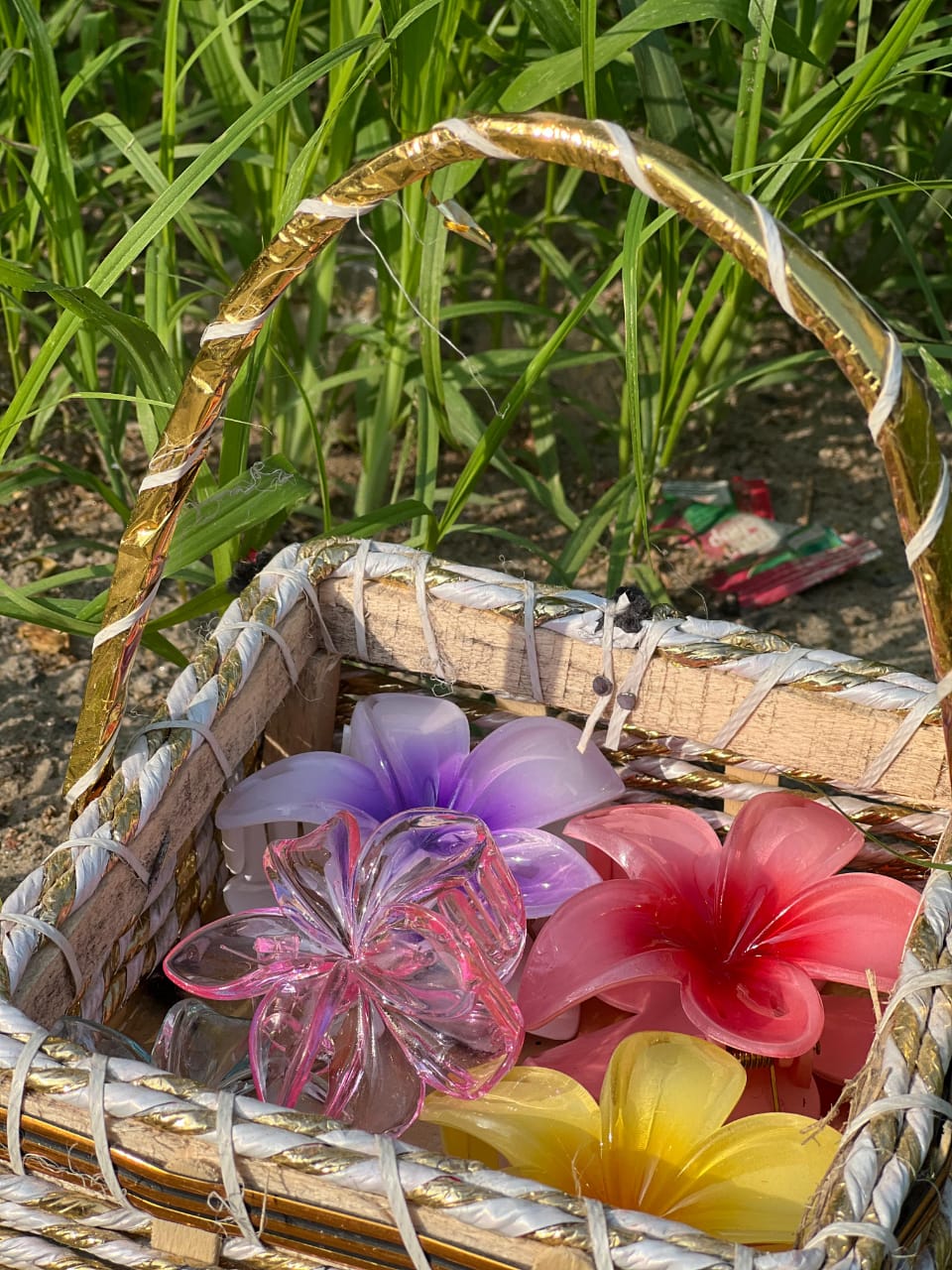 Floral claw catchers 