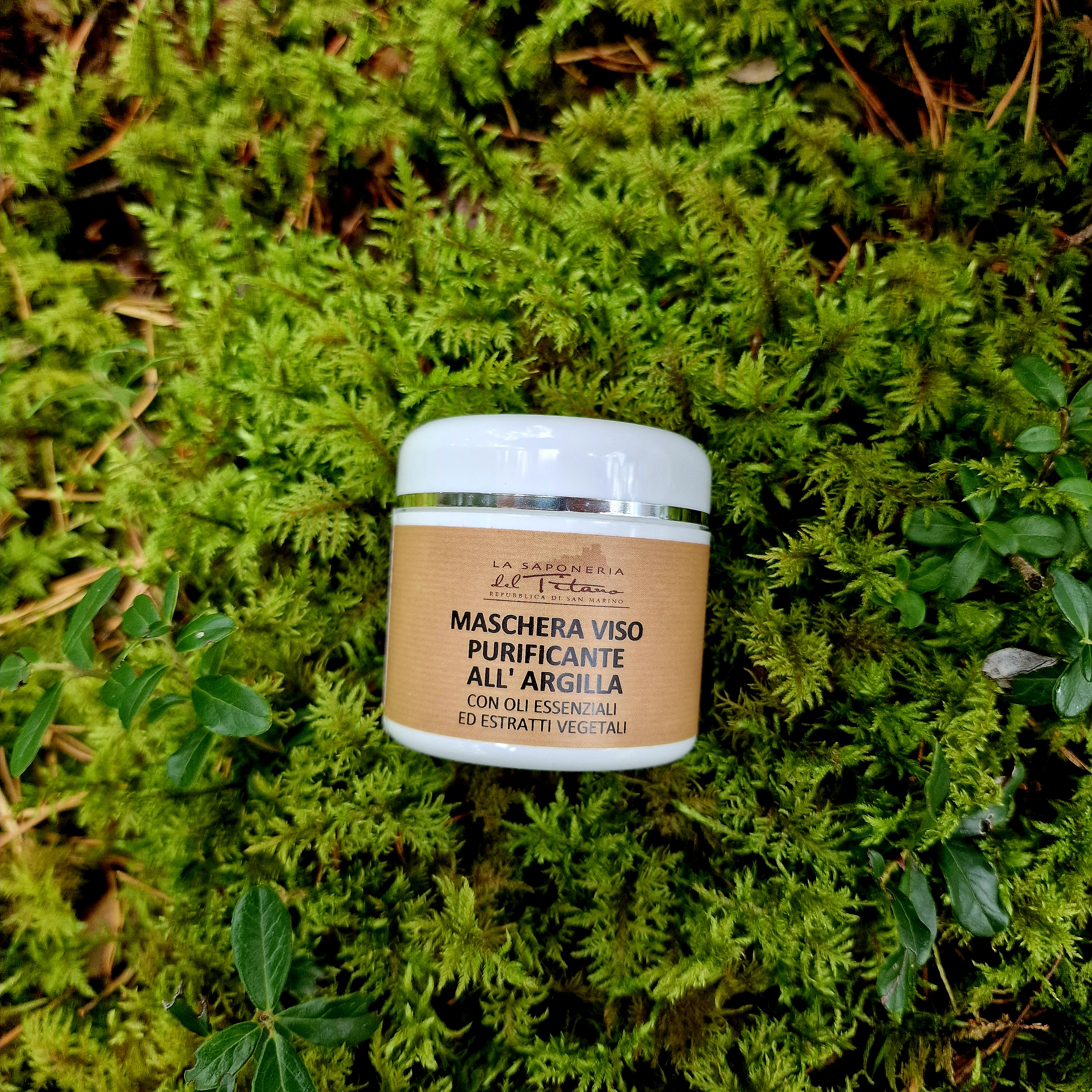 Veido kaukė su moliu 