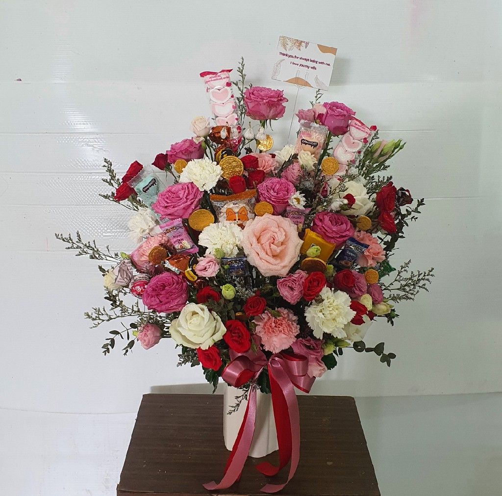 Elegant Mixed Flower Bouquet