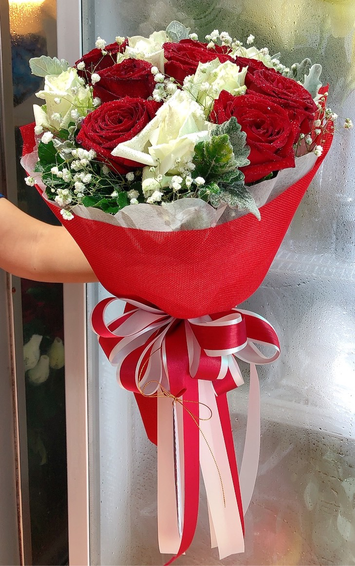 Elegant Red Rose Bouquet