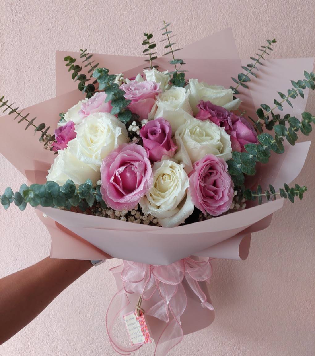 Elegant Mixed Rose Bouquet