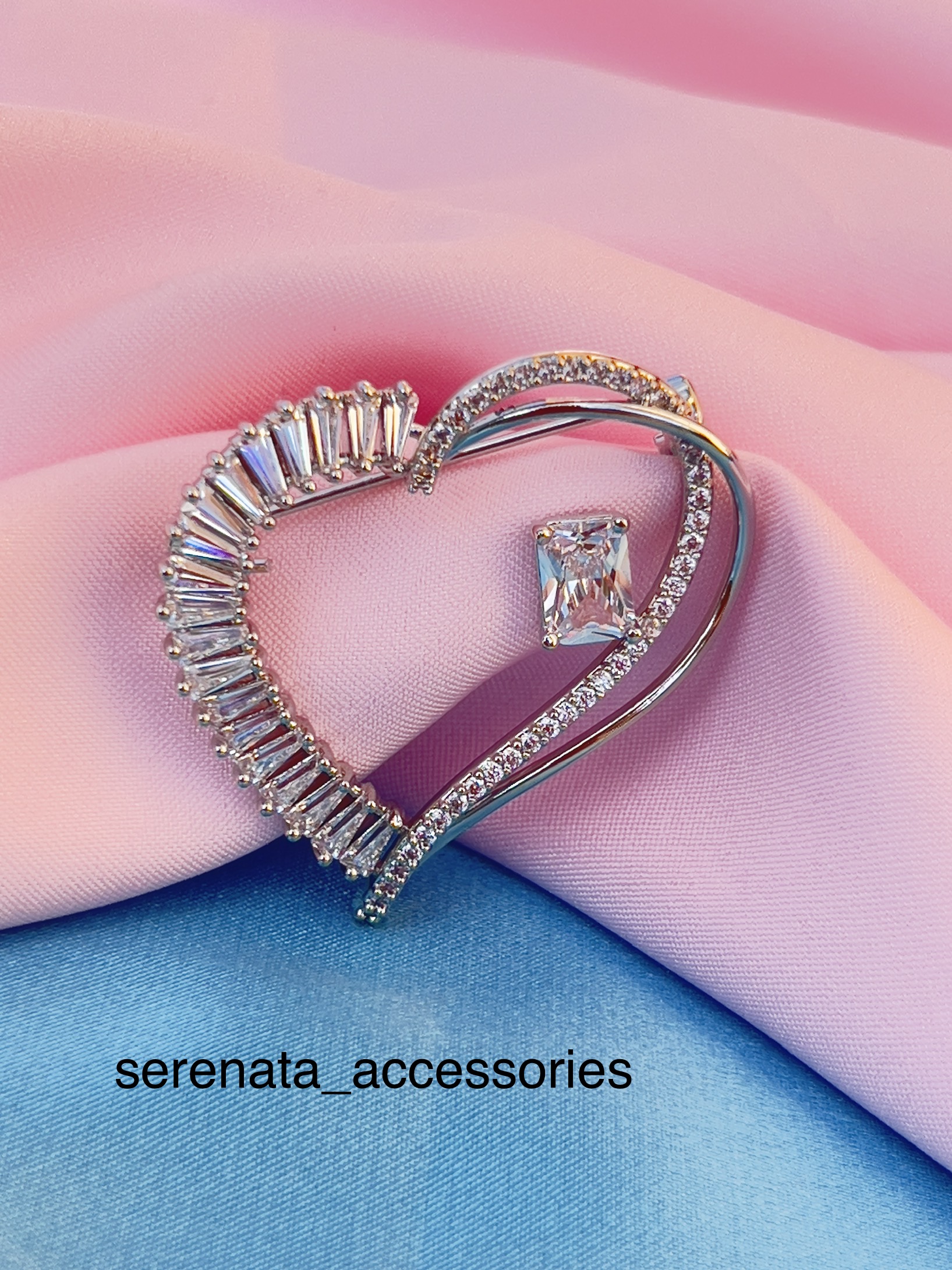 Spilë zirkoni në formë zemre 