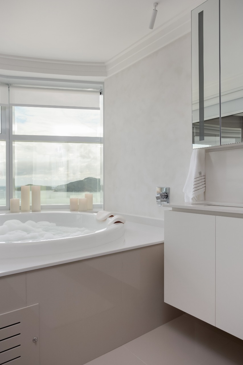 Apartamento no Edifício Infinity Coast VISTA PARA O MAR