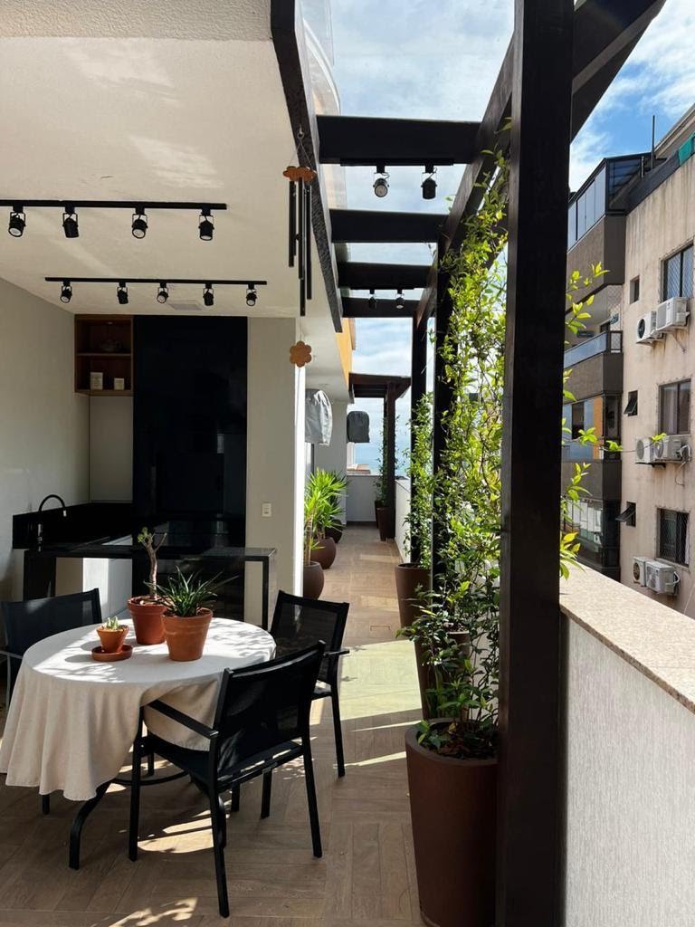 Apartamento bem mobiliado com 3 quartos no Centro Bombinhas