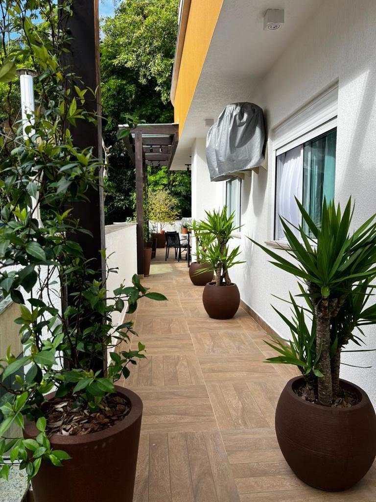 Apartamento bem mobiliado com 3 quartos no Centro Bombinhas