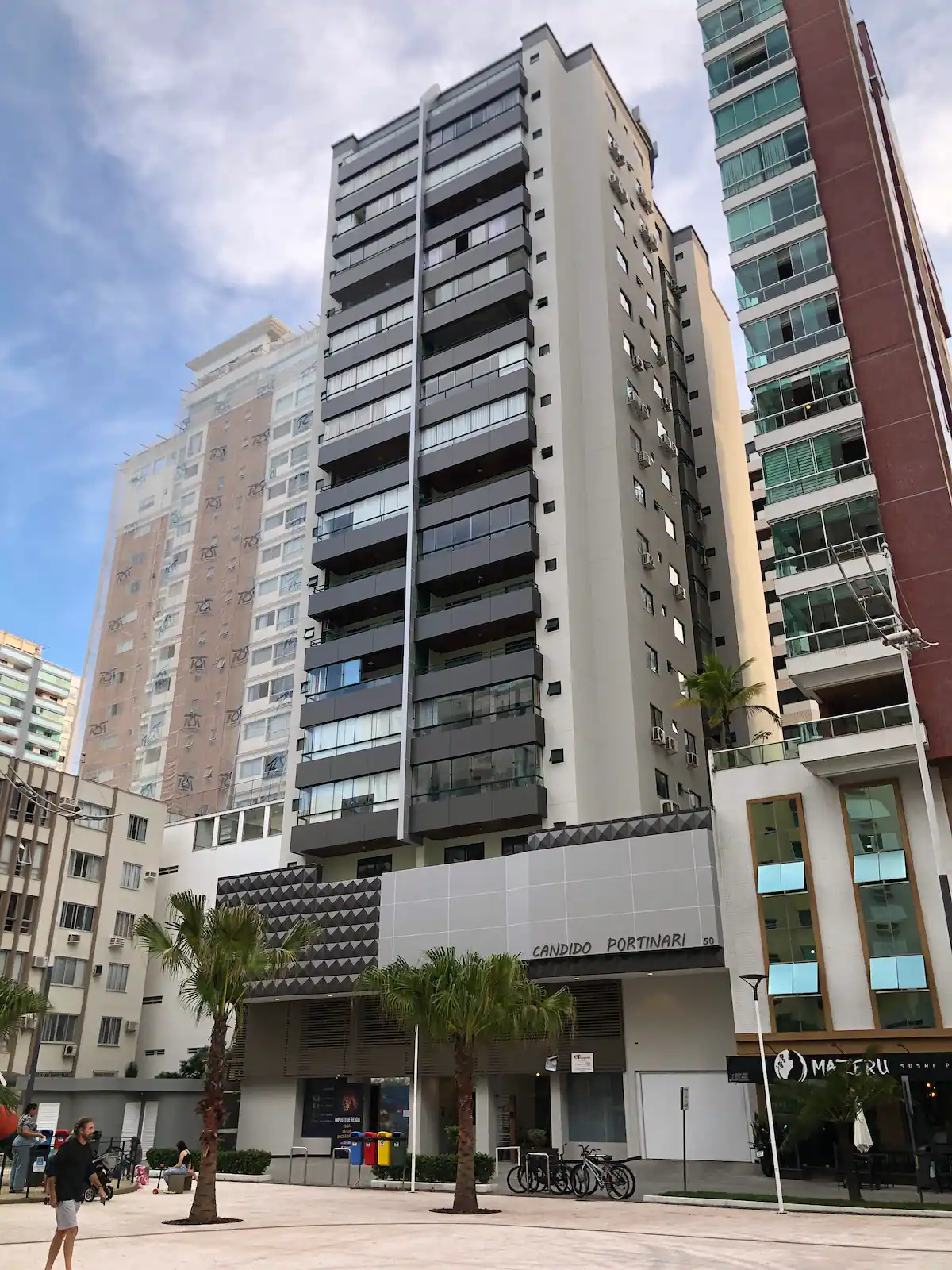 Apartamento Semi-Mobiliado - 50m da praia no Edifício Cândido Portinari