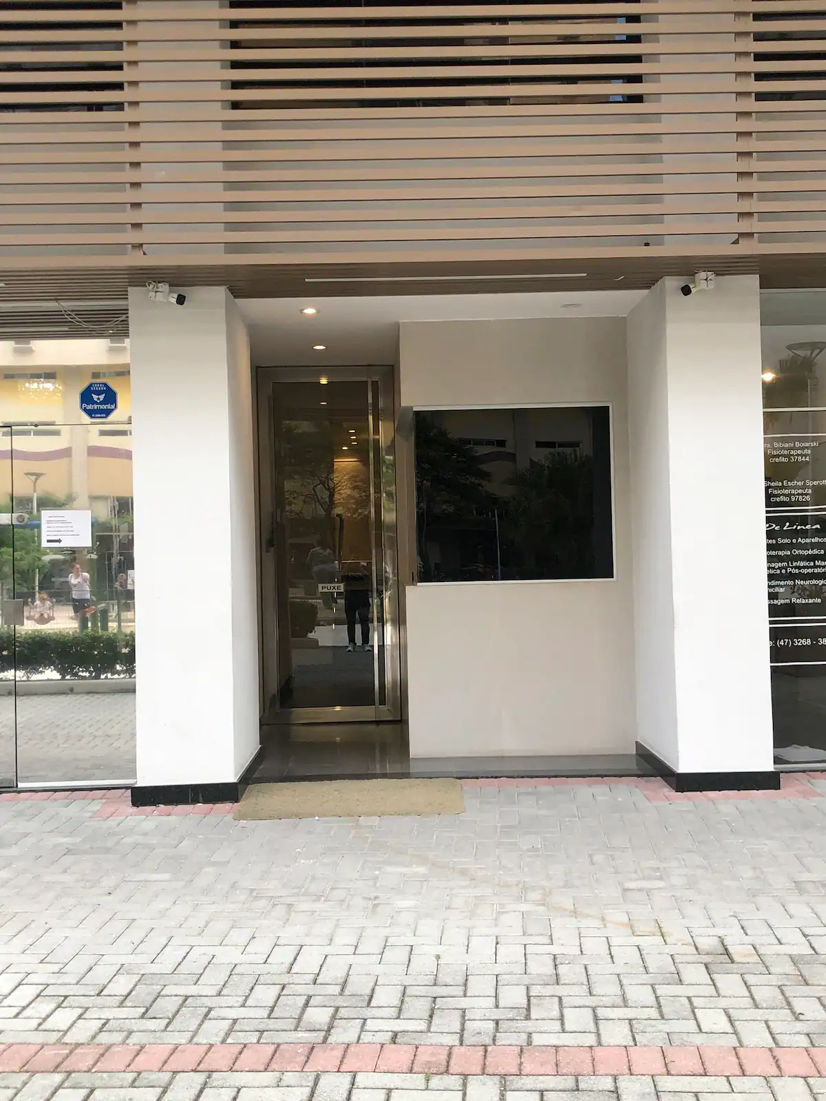 Apartamento Semi-Mobiliado - 50m da praia no Edifício Cândido Portinari