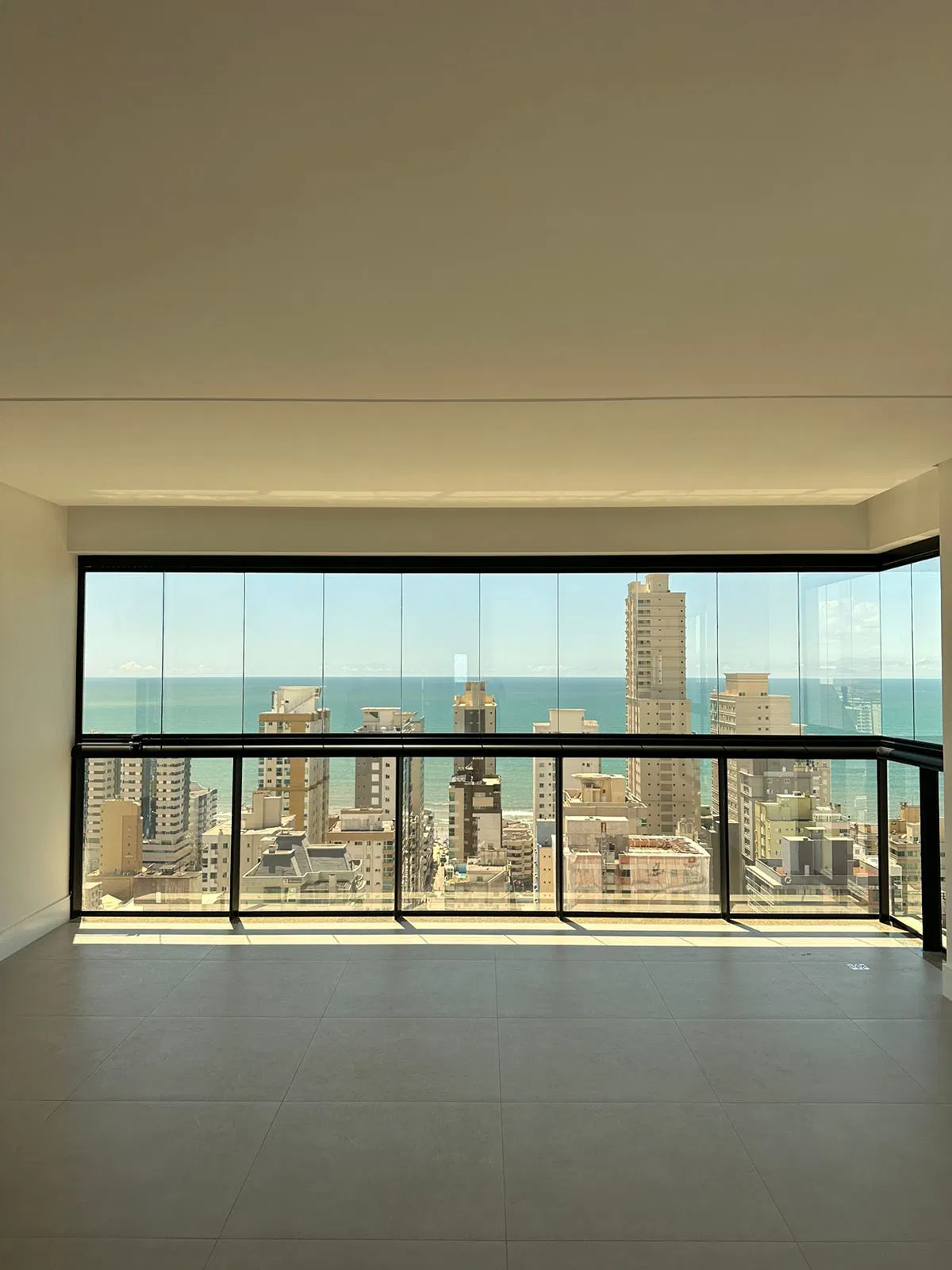 Apartamento com vista por mar no Edifício Dom Benedicto - ITAPEMA SC