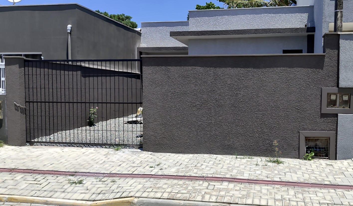 Casa Geminada á 600 metros do mar em Balneário Piçarras/SC