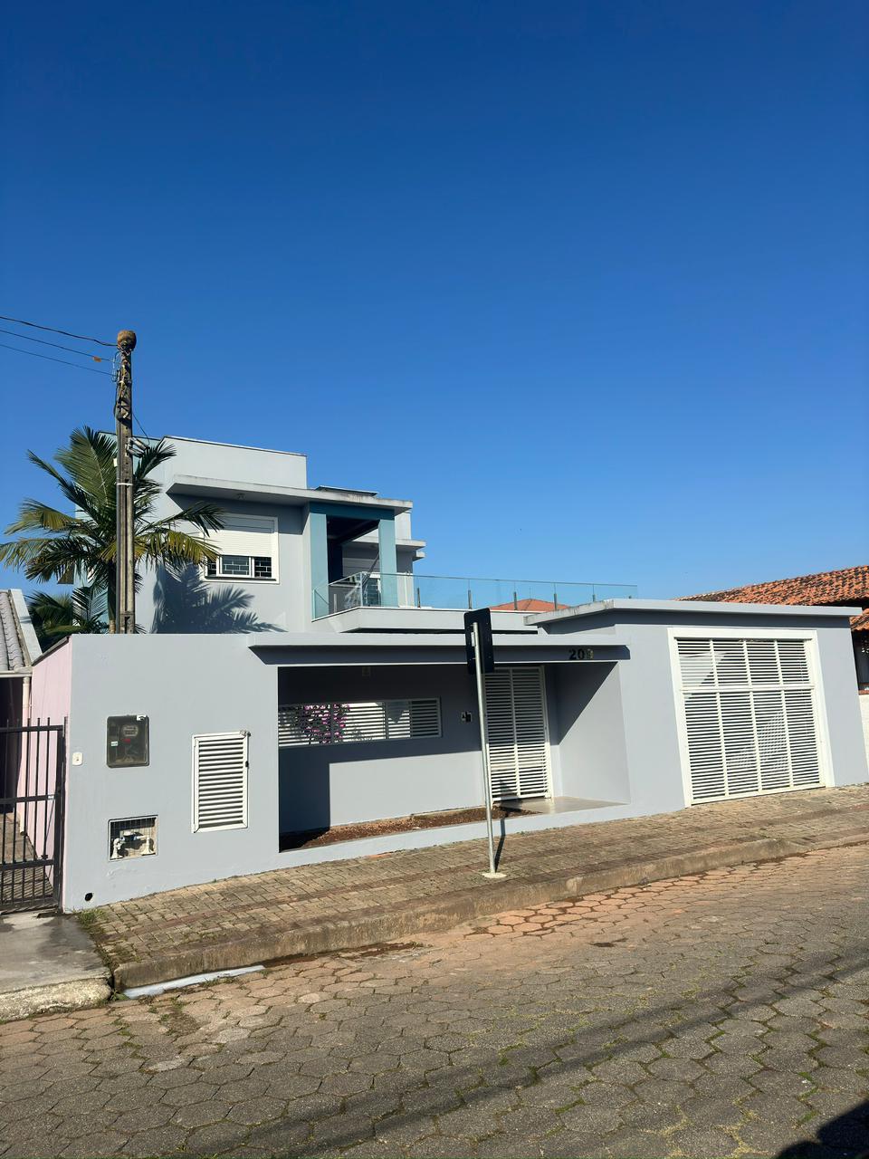 Casa com Piscina em Penha/SC