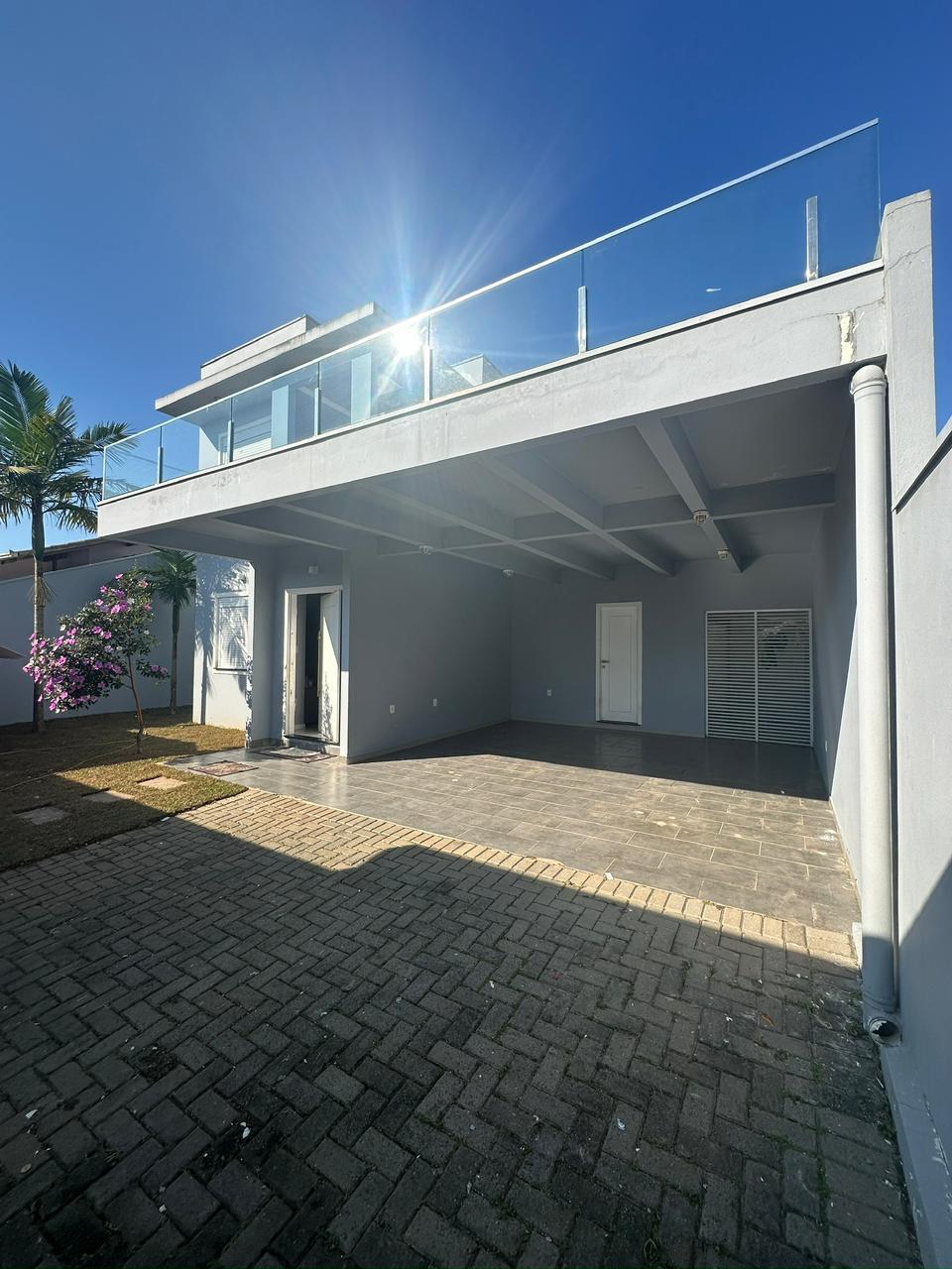 Casa com Piscina em Penha/SC