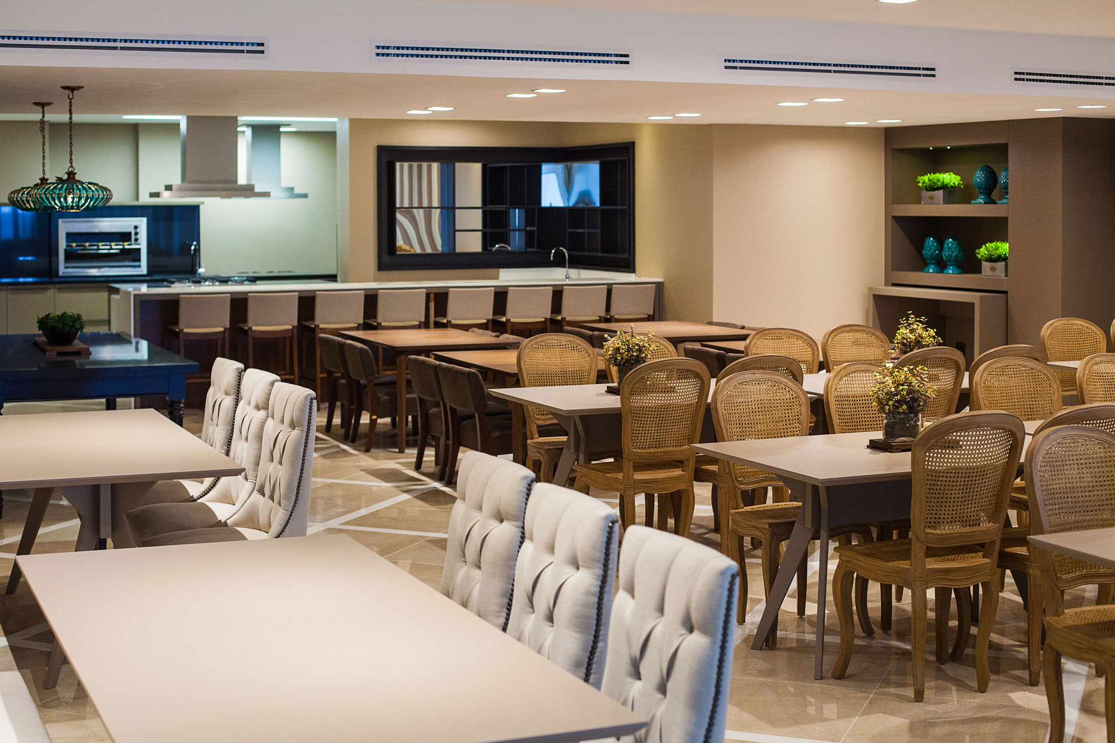 Apartamento todo mobiliado e decorado com 4 suítes, na Barra Sul em Balneário Camboriú/SC