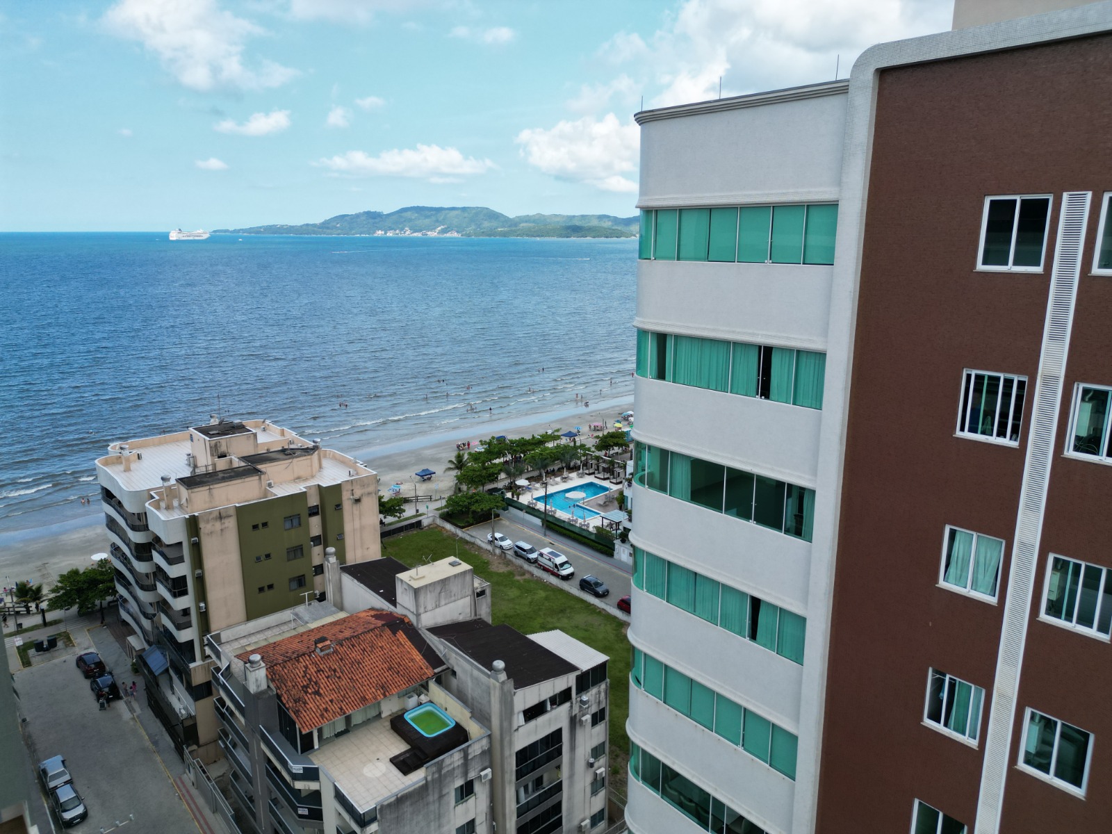 Apartamento a 100 Metros da Praia no Residencial Atlantis - em Itapema/SC