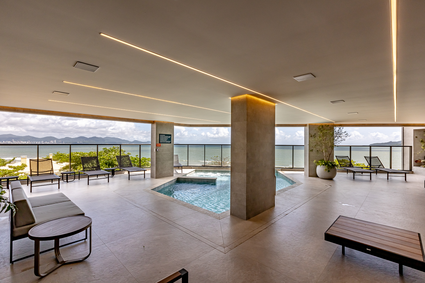 Apartamento Frente Mar no Beach Tower em Porto Belo/SC