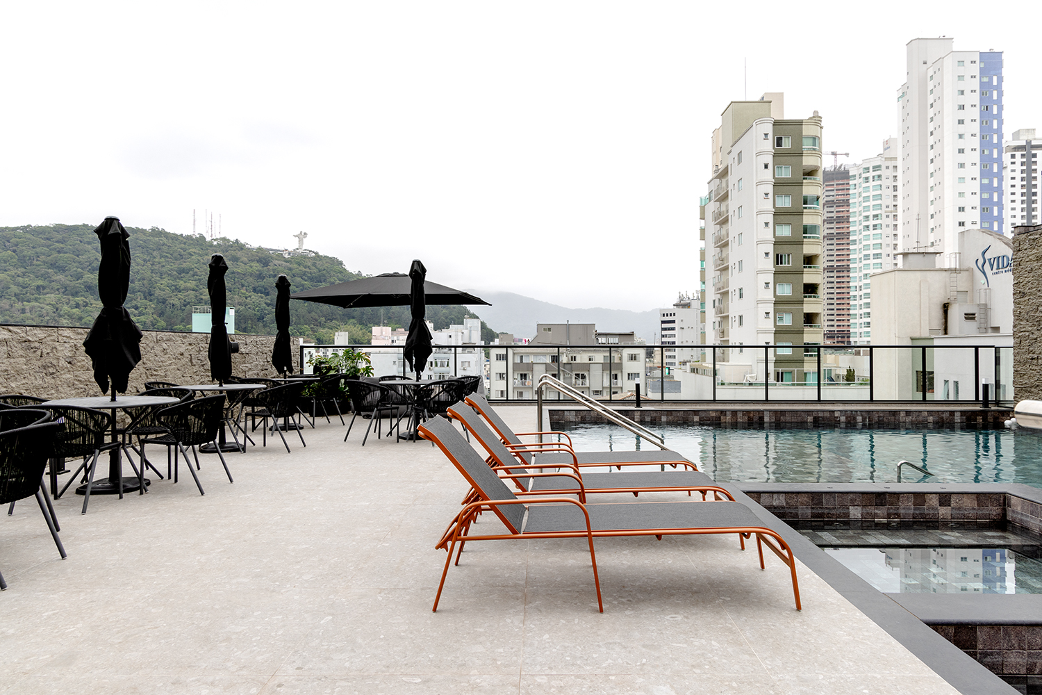 Apartamento á 700 Metros da Praia no Soho Village em Balneário Camboriú/SC