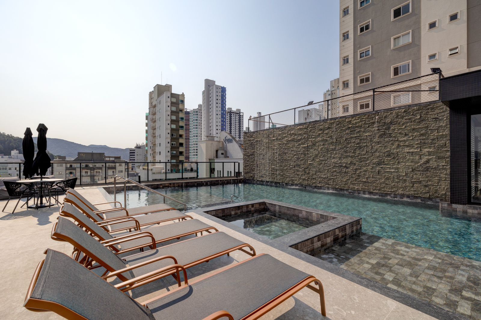 Apartamento á 700 Metros da Praia no Soho Village em Balneário Camboriú/SC