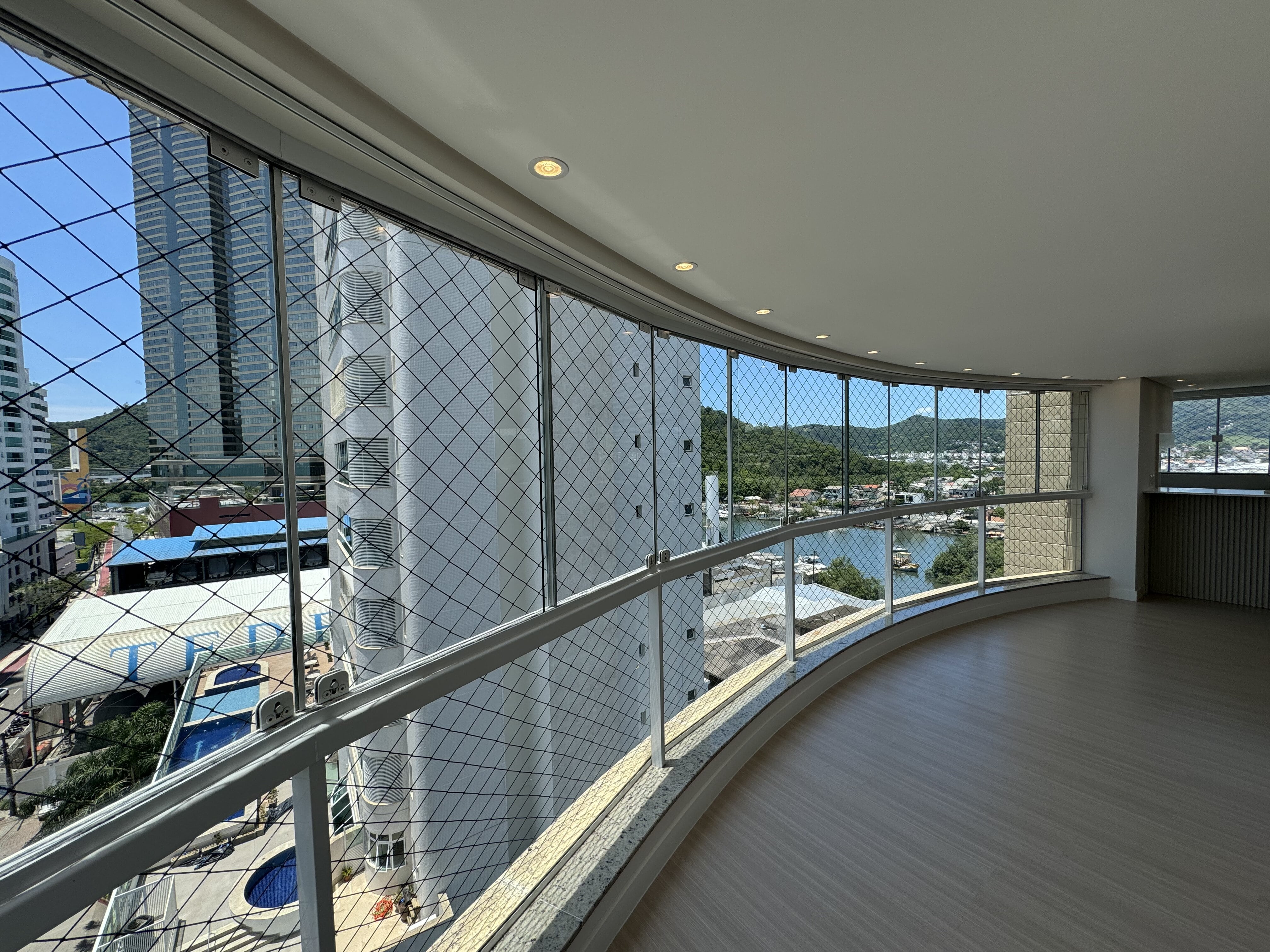 Apartamento á 150 metros da Praia no Ilha do Sol em Balneário Camboriú/SC