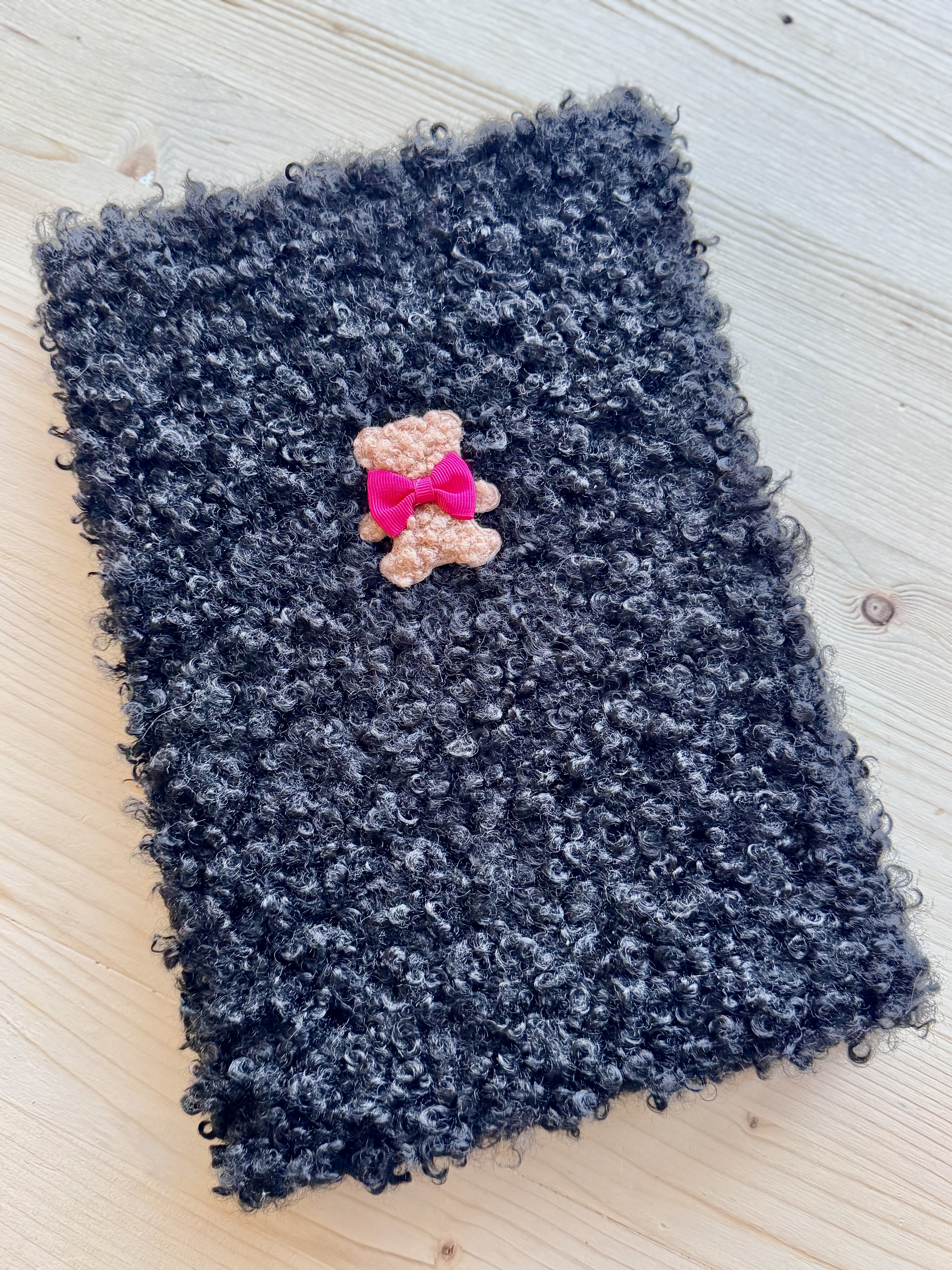 Juoda užrašų knygelė su meškiuko aplikacija MAISMADE