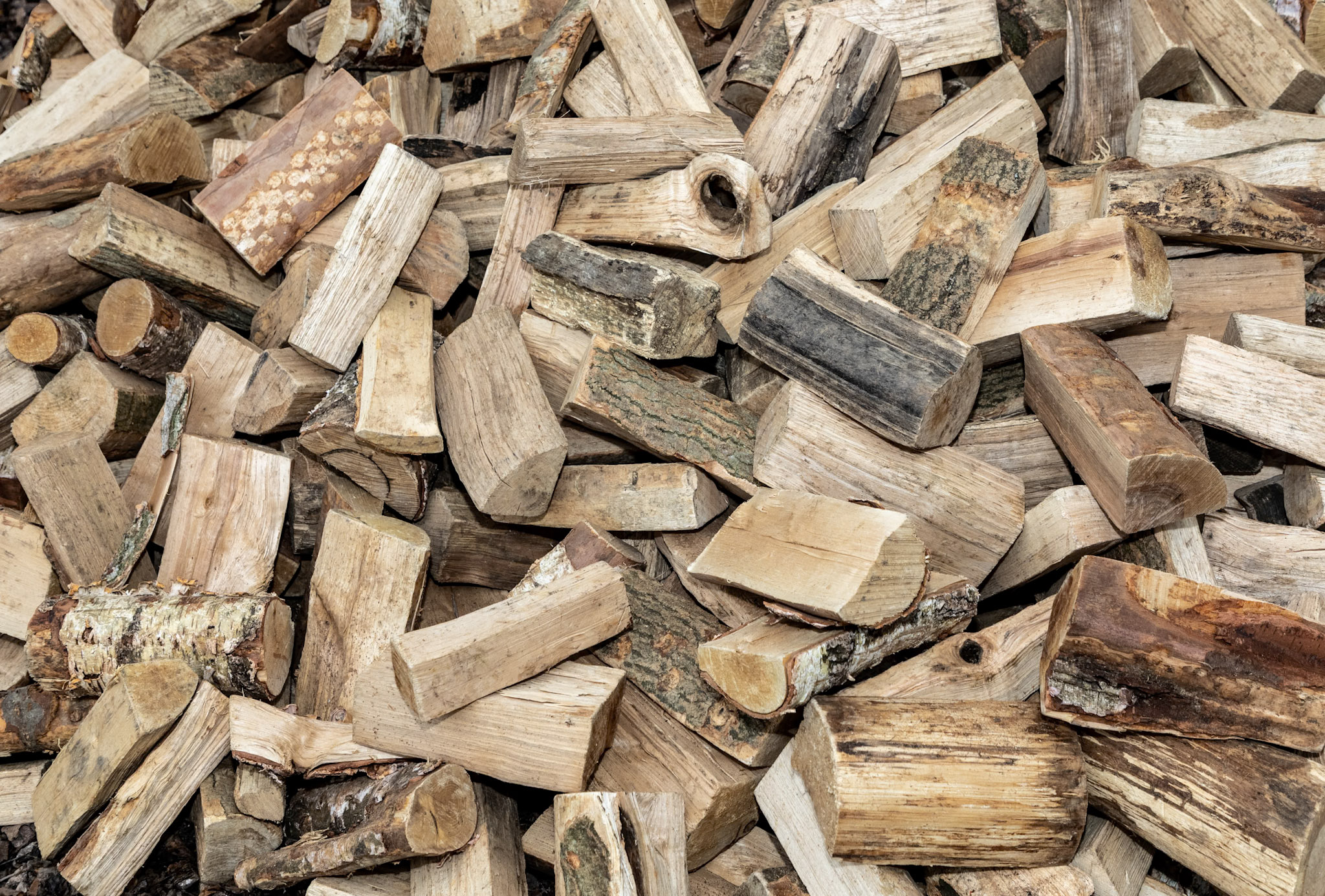 Kiln-Dried Logs 2.5 Cubic Metre Loose Load - Ready To Burn