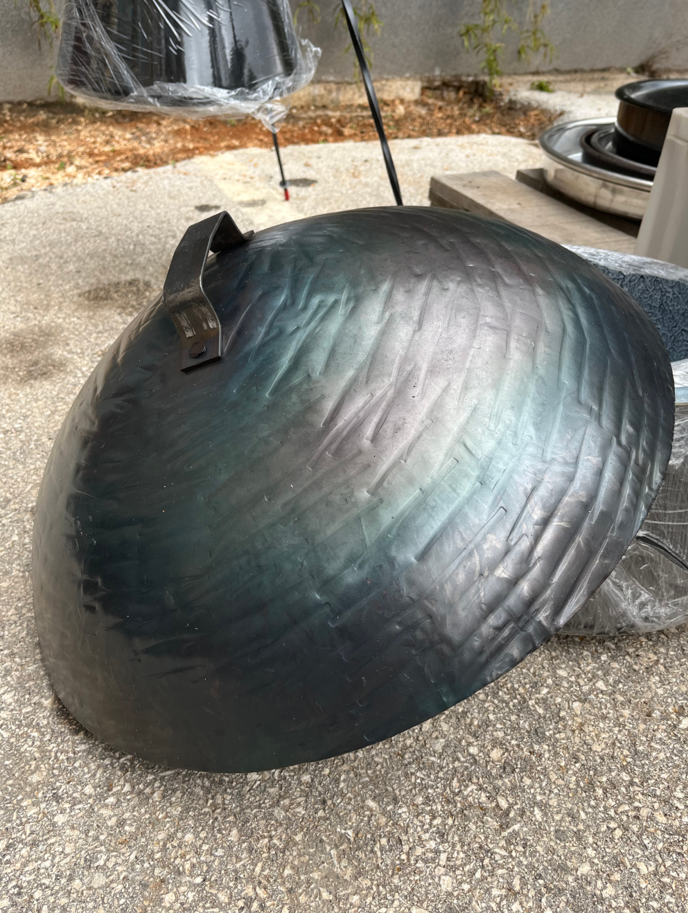 Artisanal WROUGHT IRON Peka Barbecue (included: 1 "bell" + 1 enameled dish)