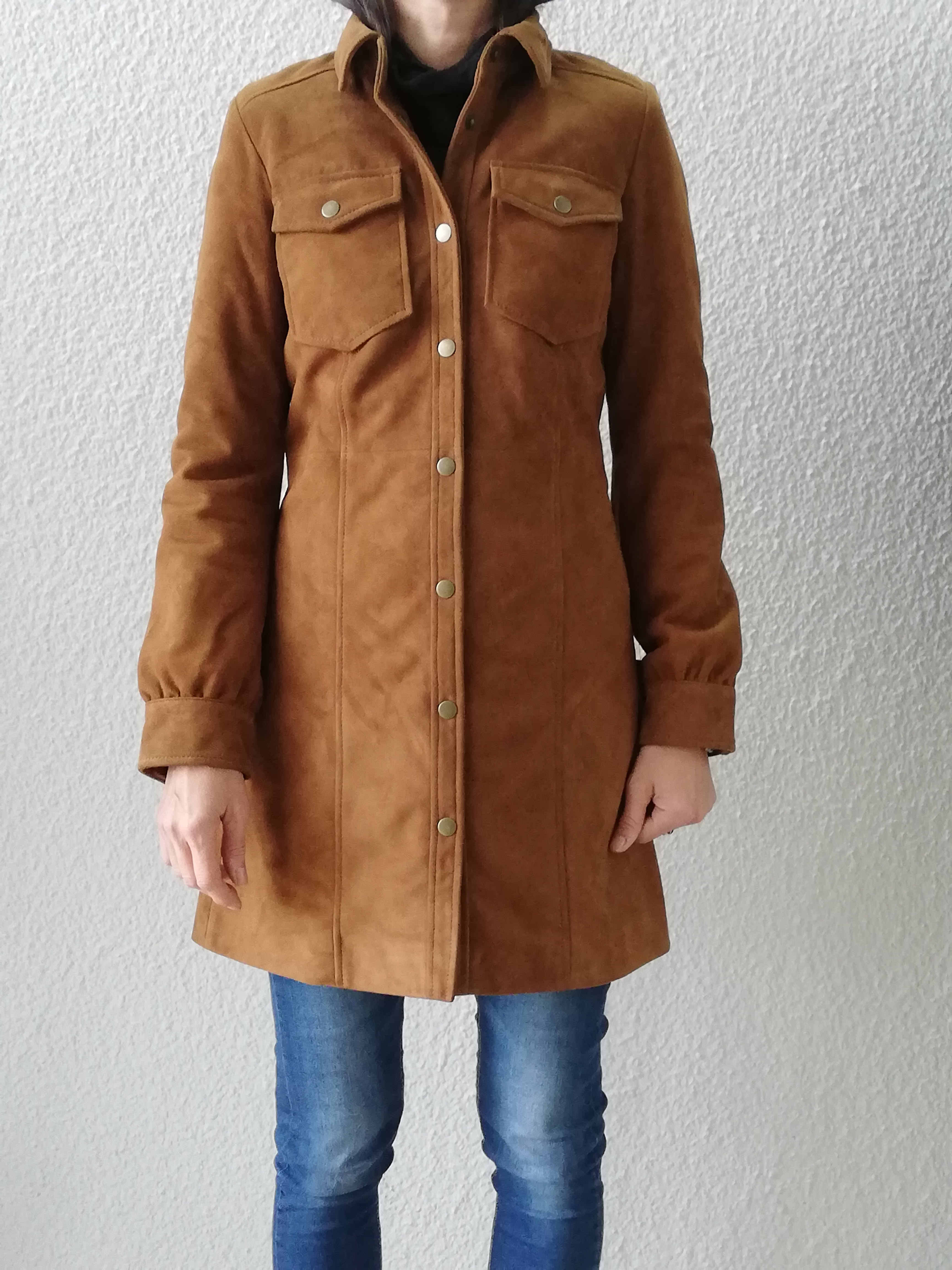 ANA - CHAQUETA LARGA LISA CON BOLSILLOS SUPERIORES