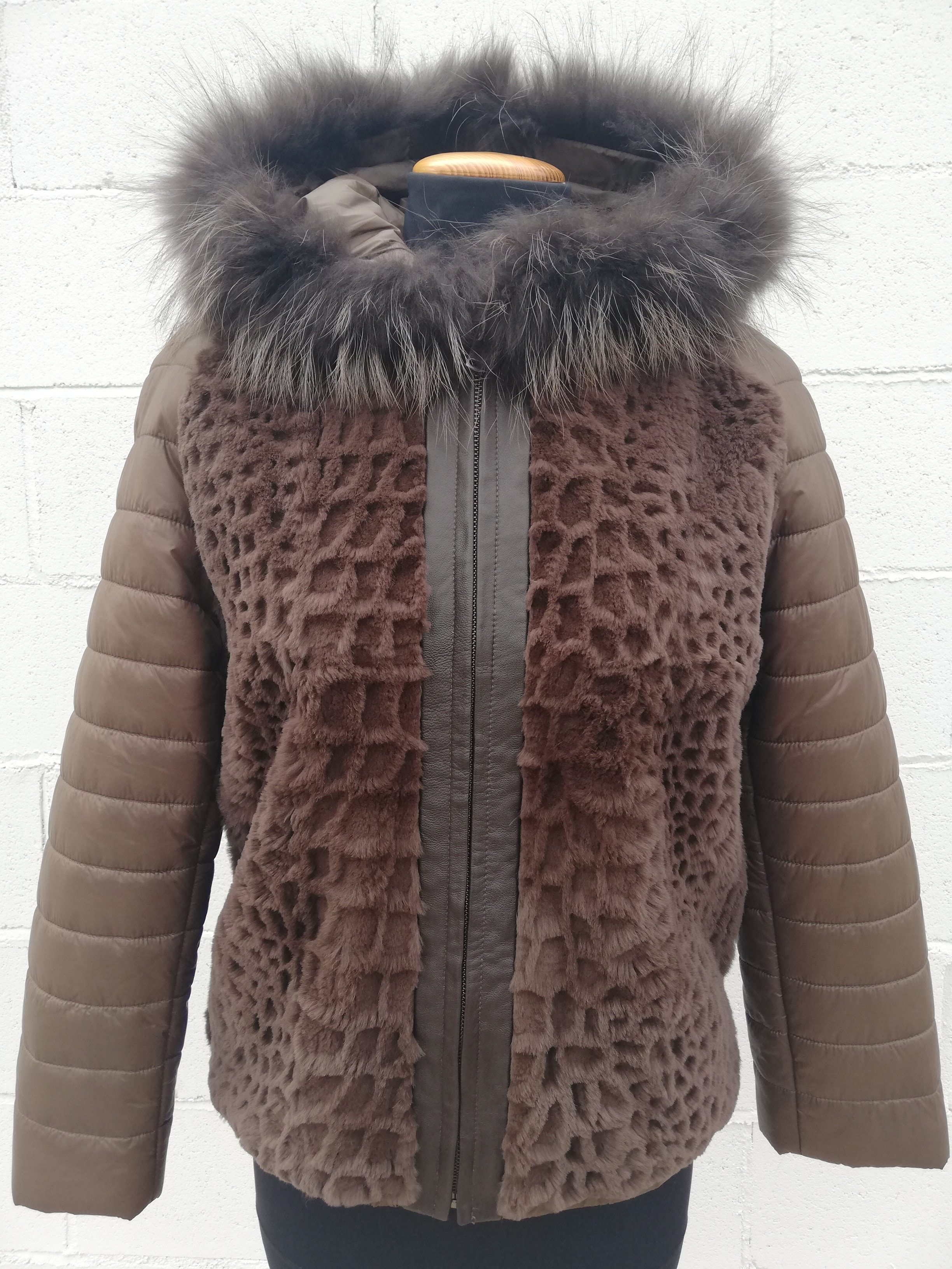 LIDIA - CHAQUETA PELO NATURAL CON CAPUCHA