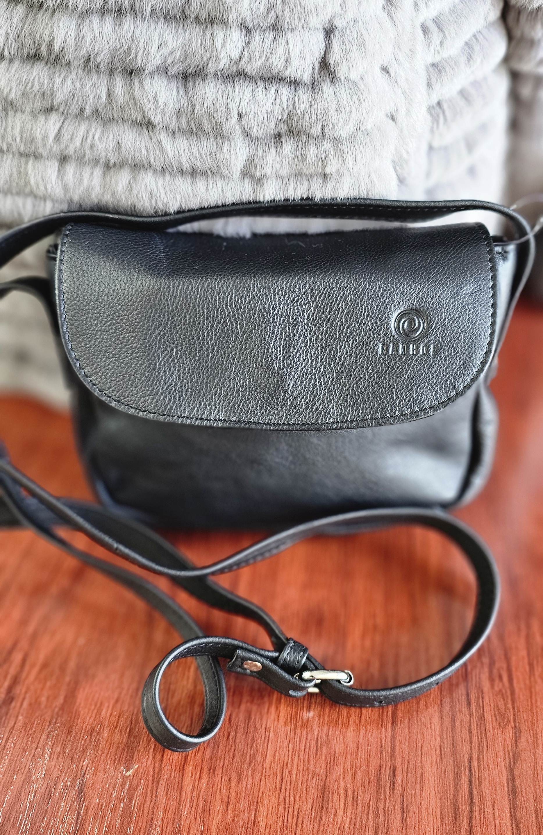 BOLSO PEQUEÑO NEGRO MUJER CON TIRA AJUSTABLE Y PARA CRUZAR