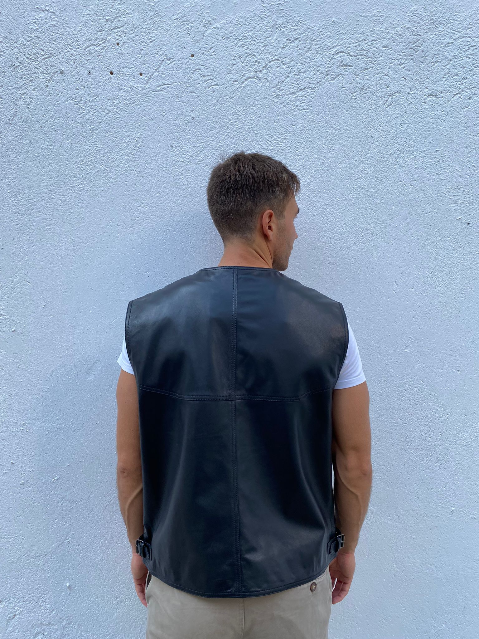 Chaleco de cuero negro tipo reporter