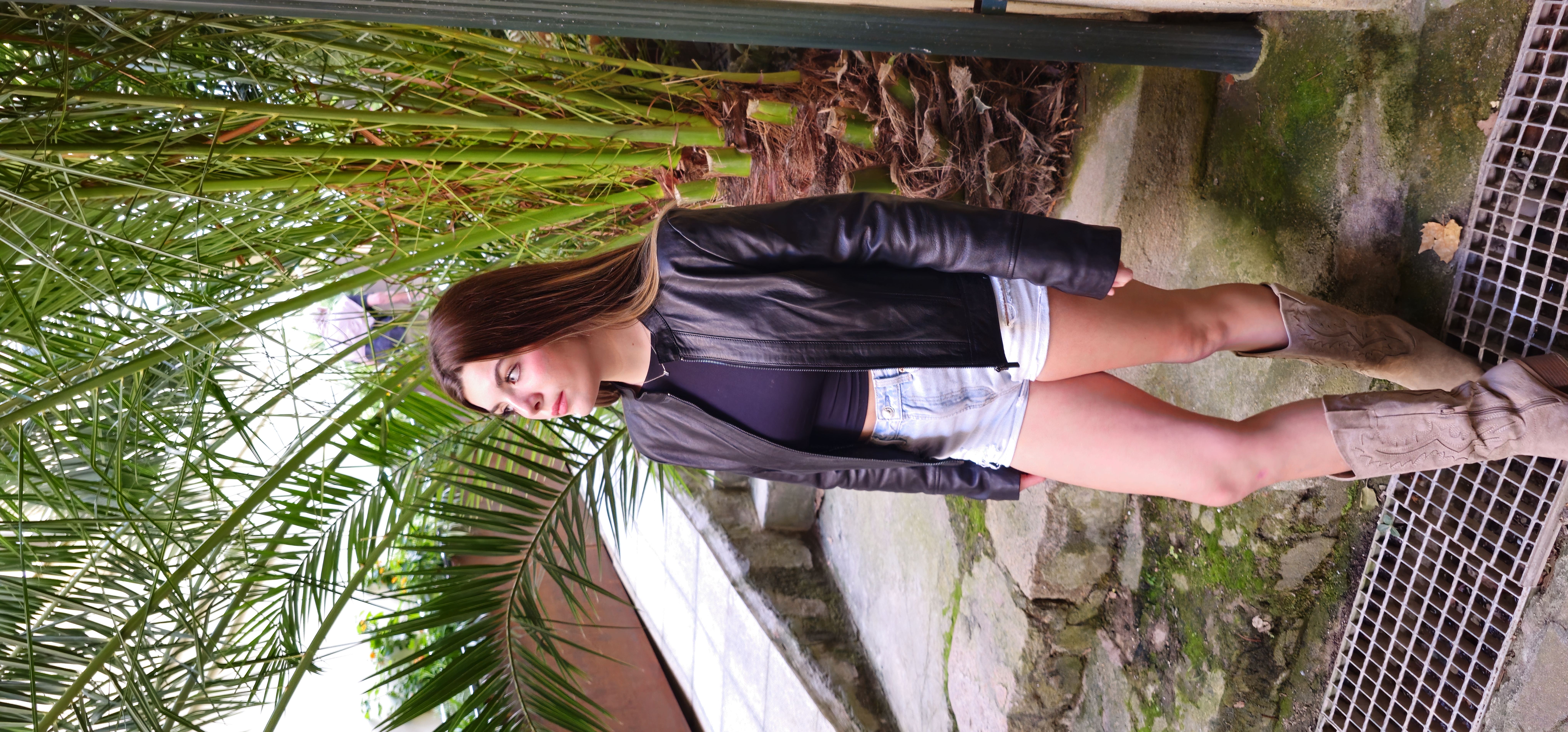 031009 -Chaqueta de cuero negro basica ideal para cualquier ocasion 