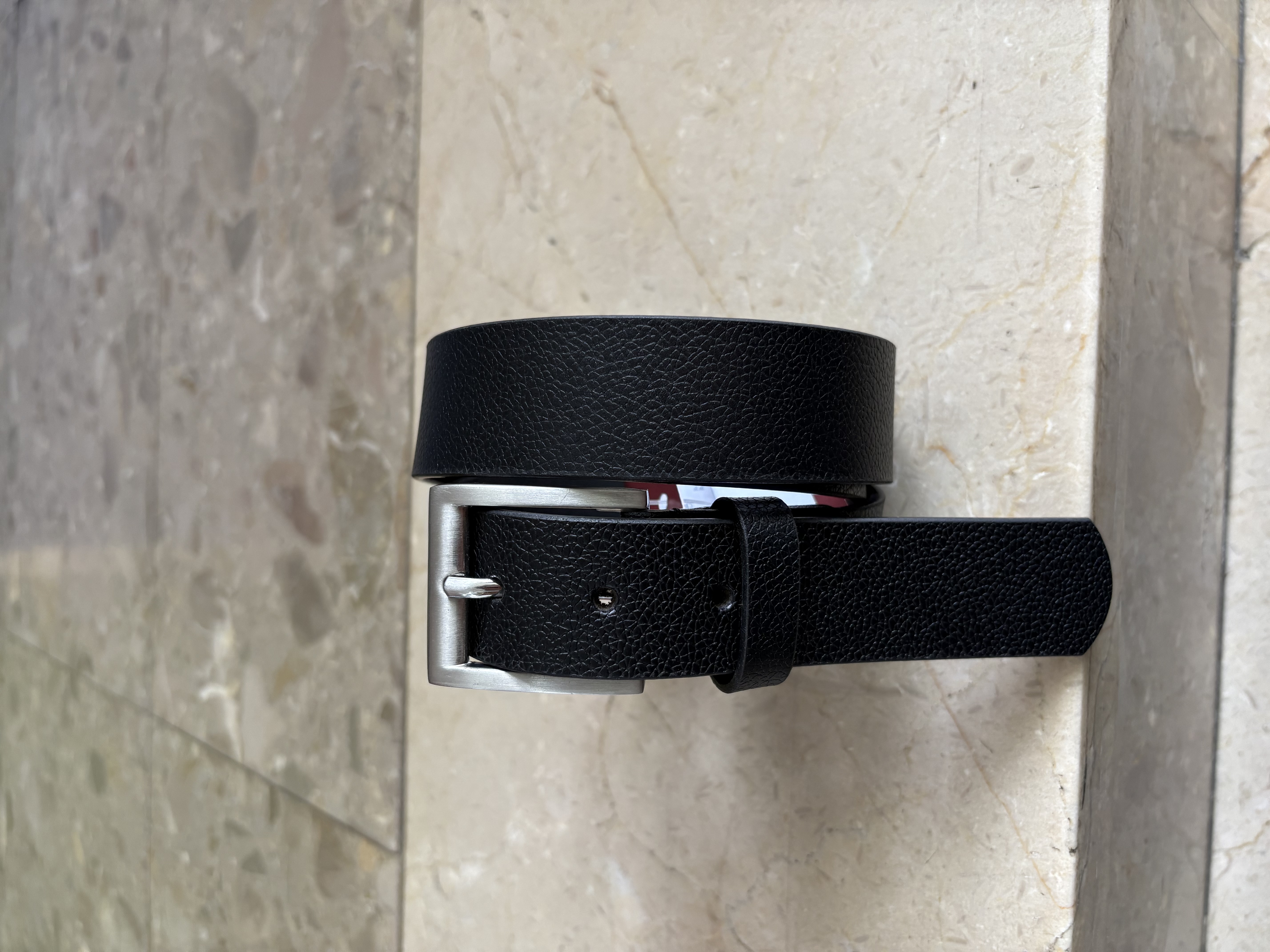 22013 - Cinturón de cuero negro